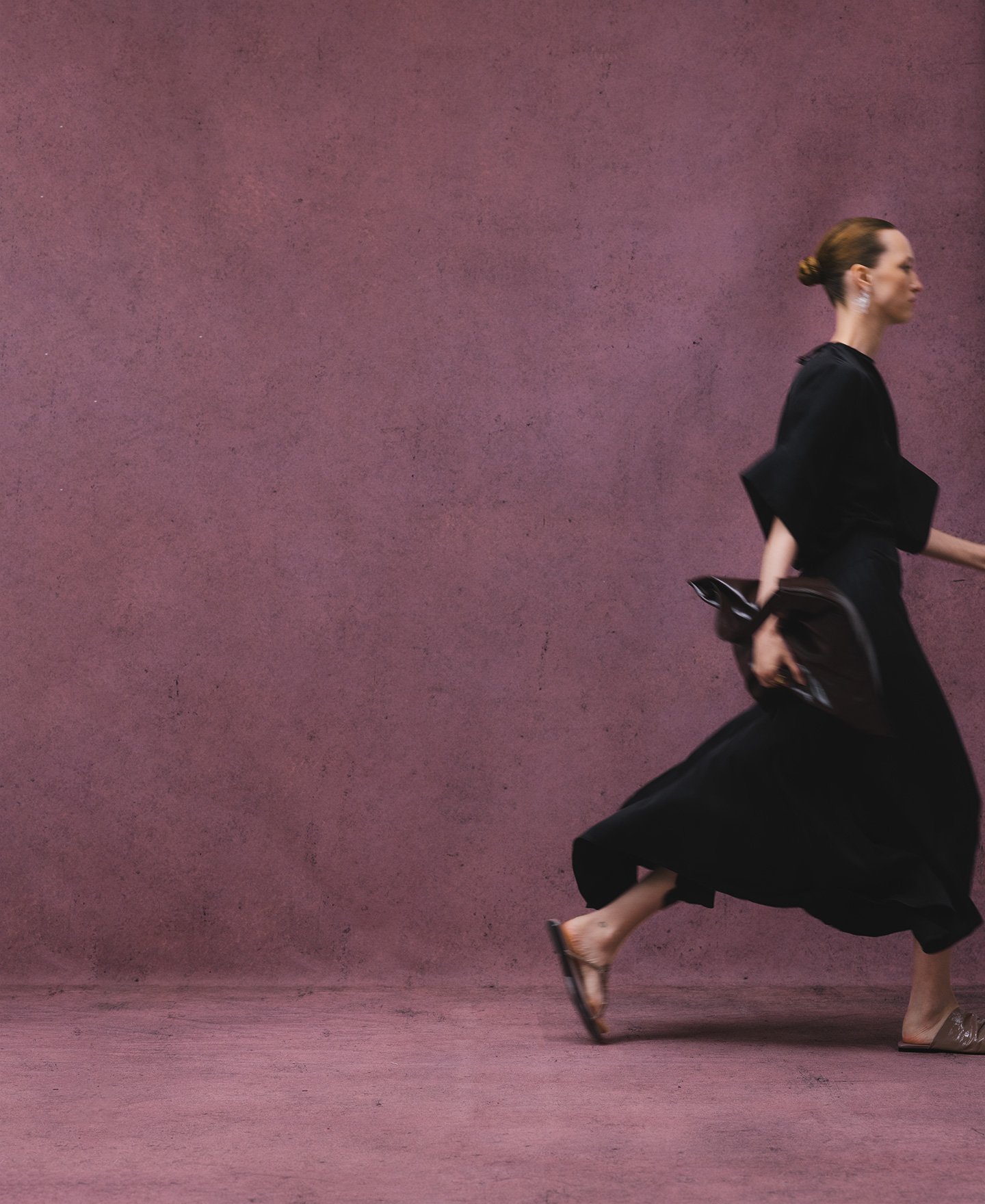 Long black dress woman image number 5