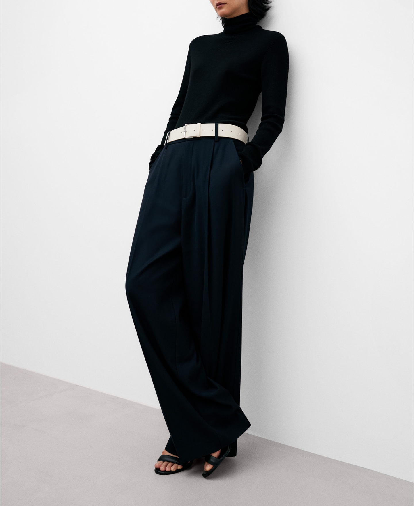 Merino wool ribbed sweater for women image number 1