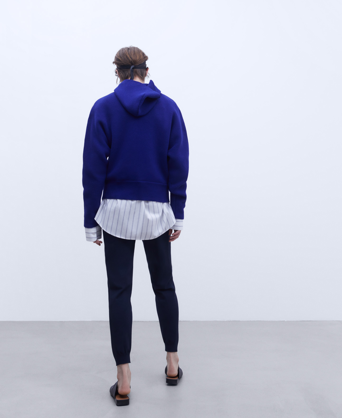 Hooded sweater image number 1