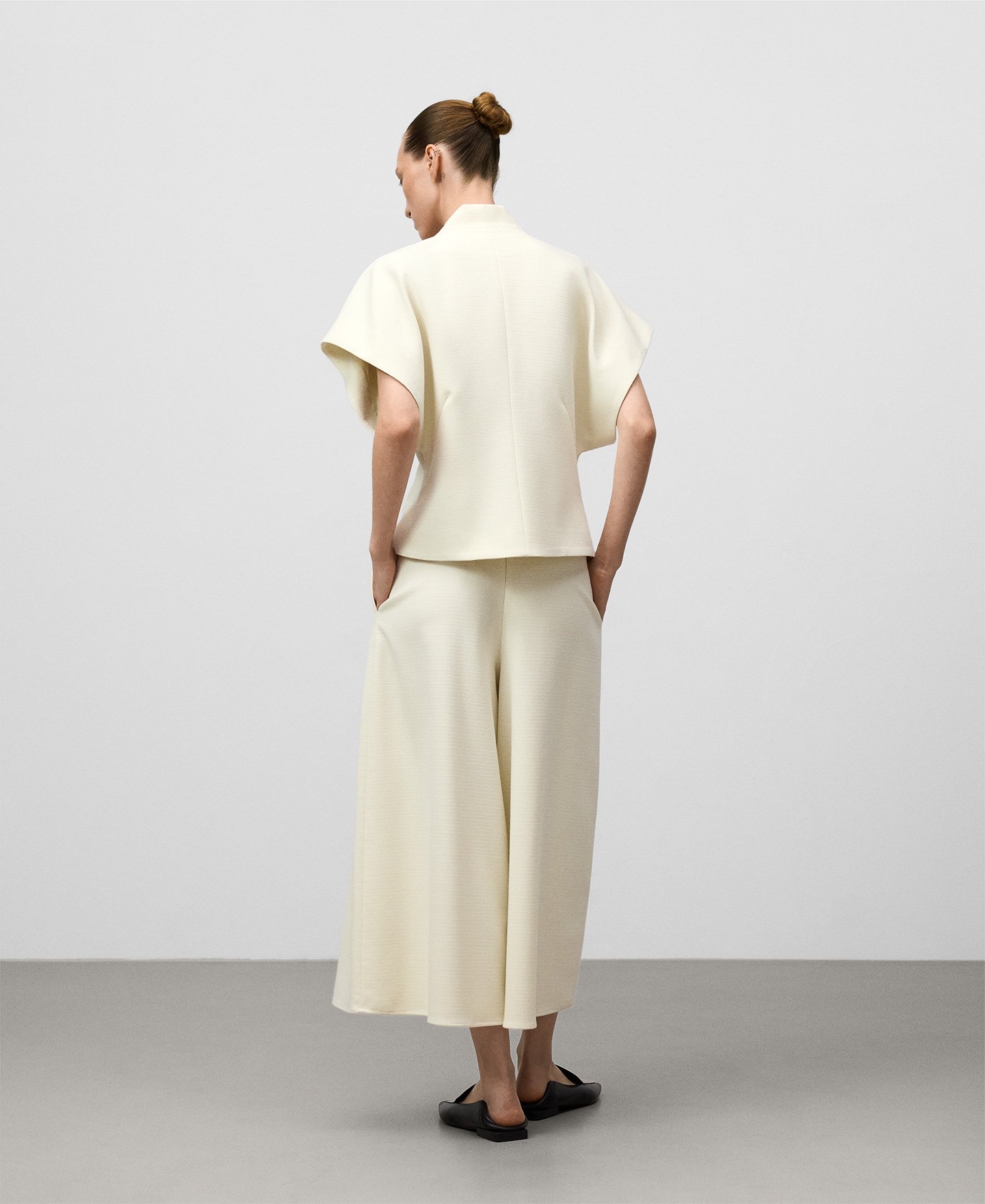 Textured wrap top woman image number 2