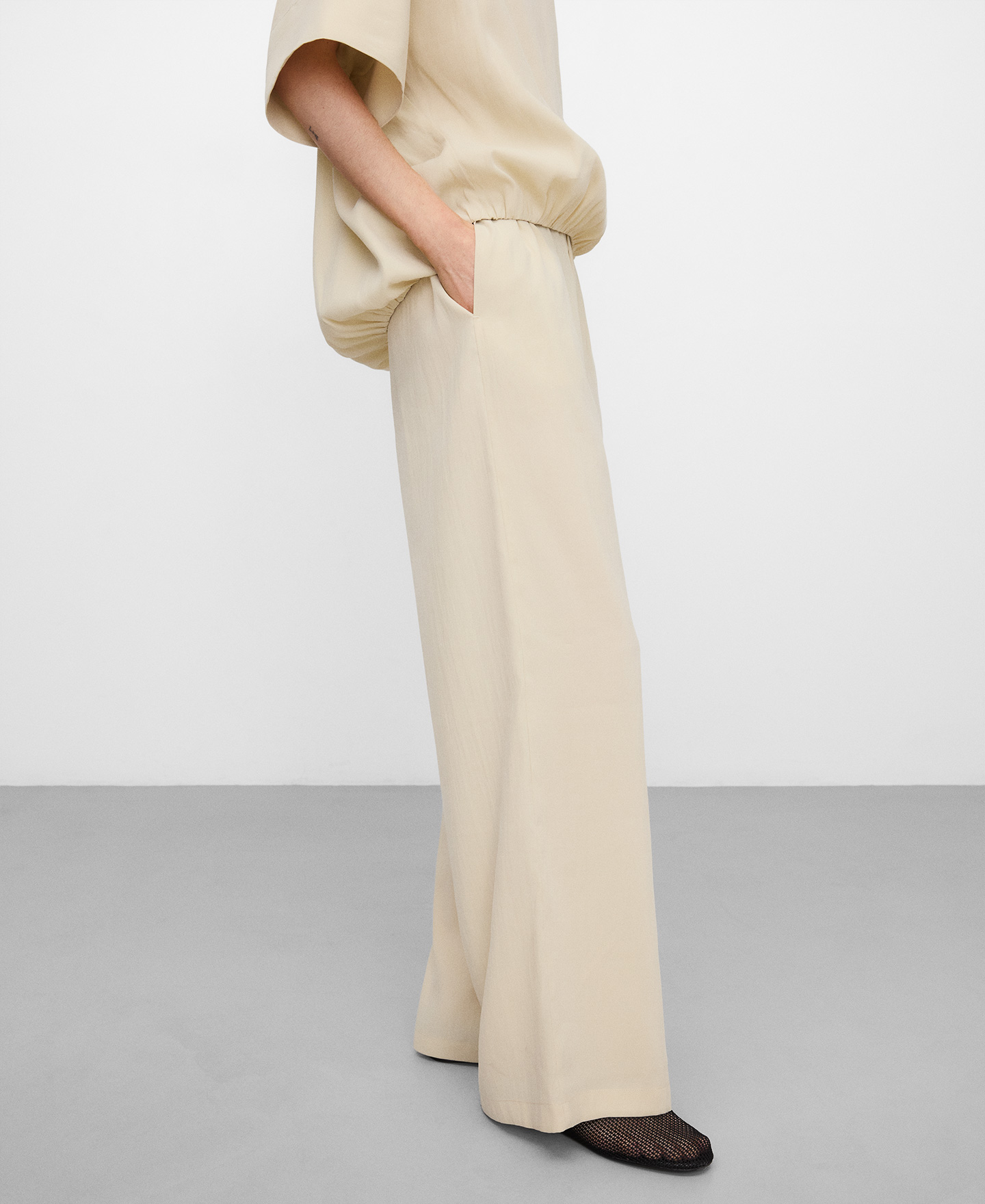 Straight-leg pyjama trousers image number 3