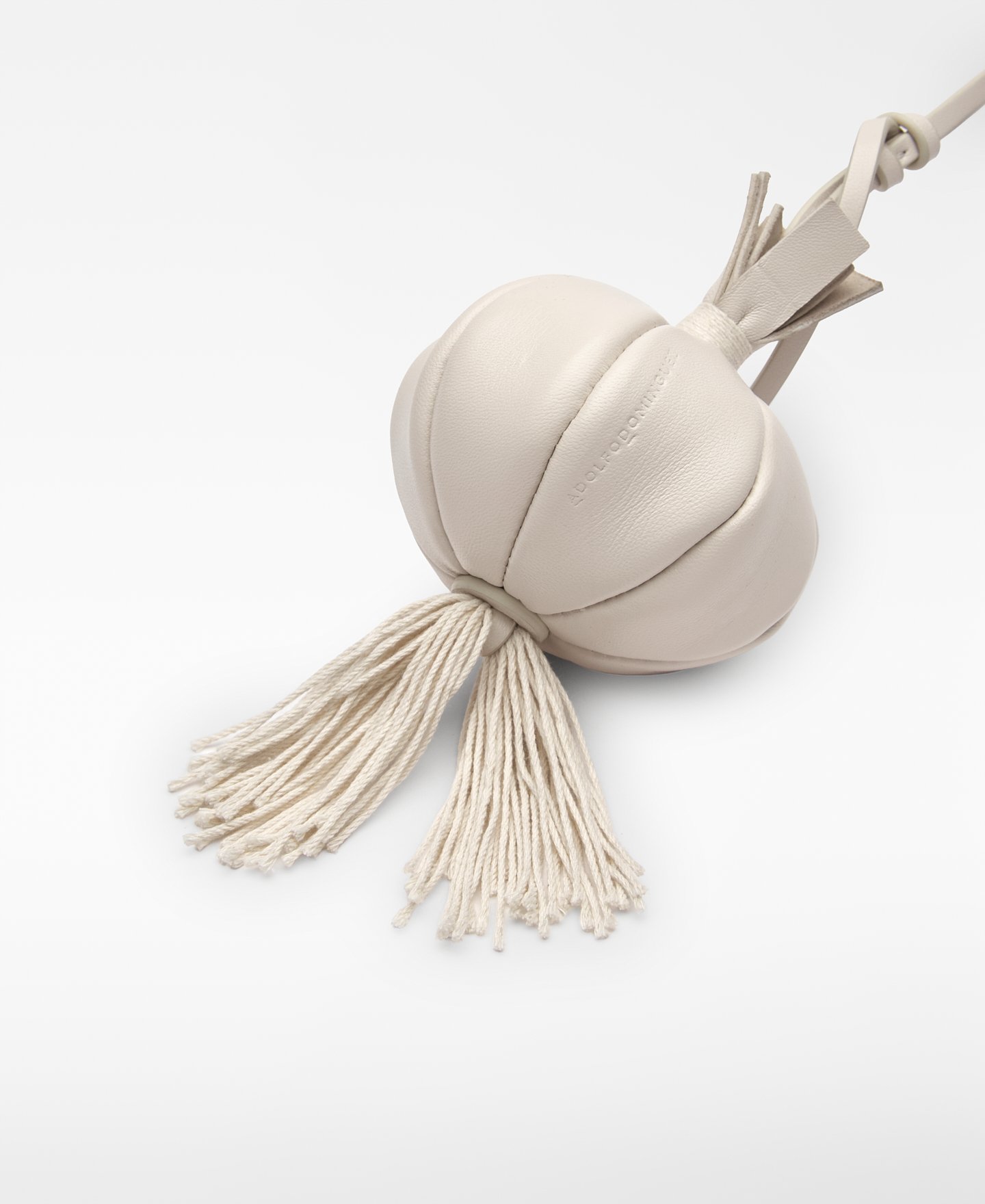 Garlic-shaped leather keychain image number 1