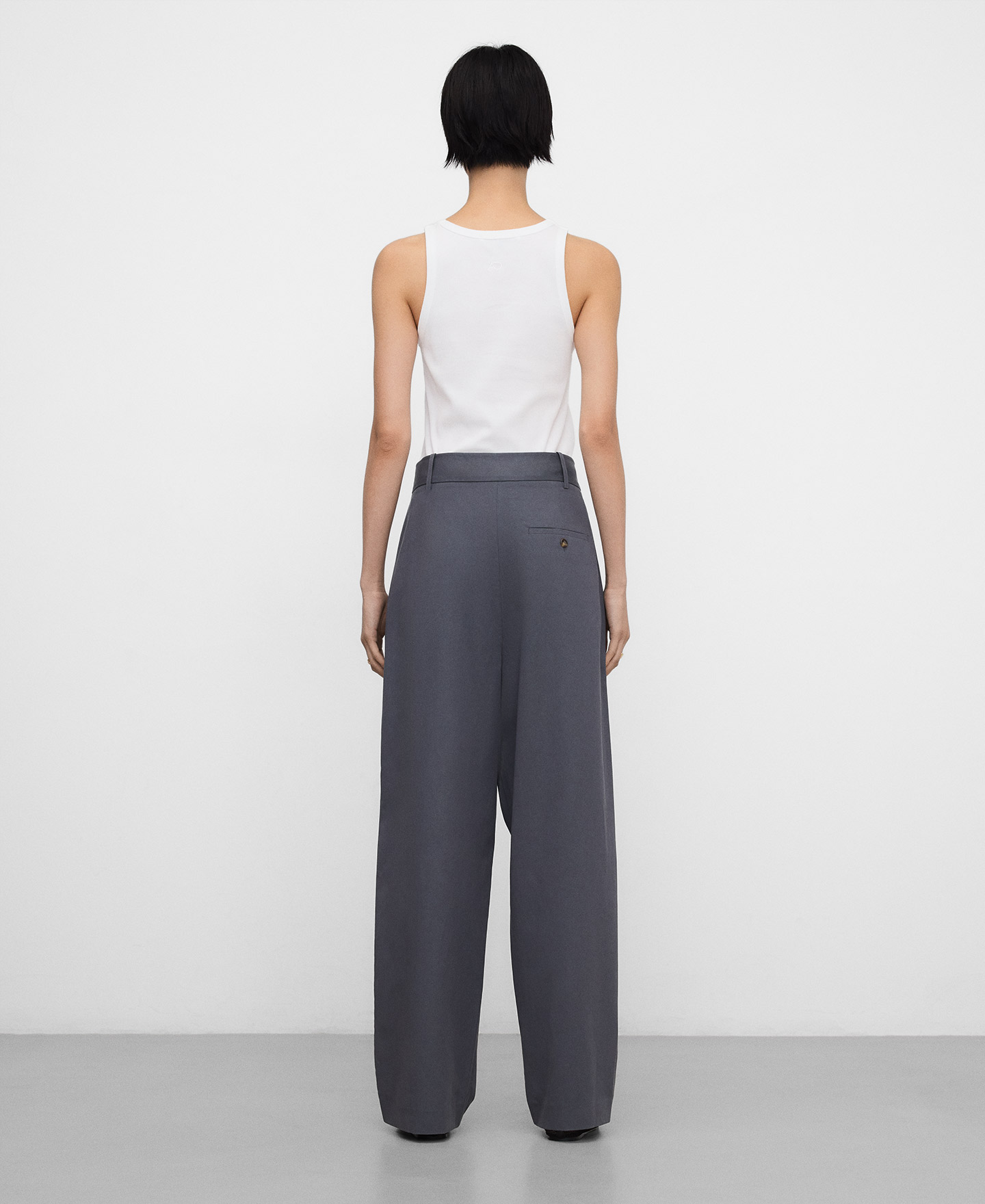 Pantal&oacute;n recto pinzas image number 2