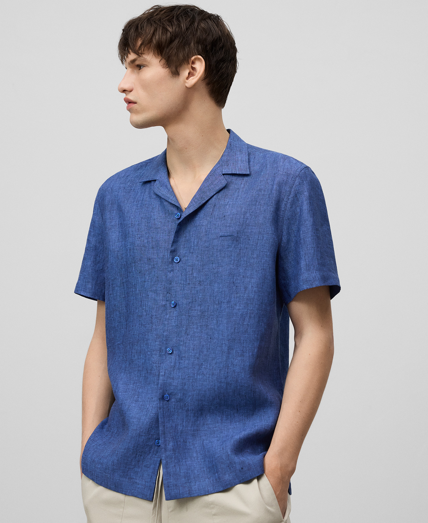 European linen bowling collar shirt man image number 0