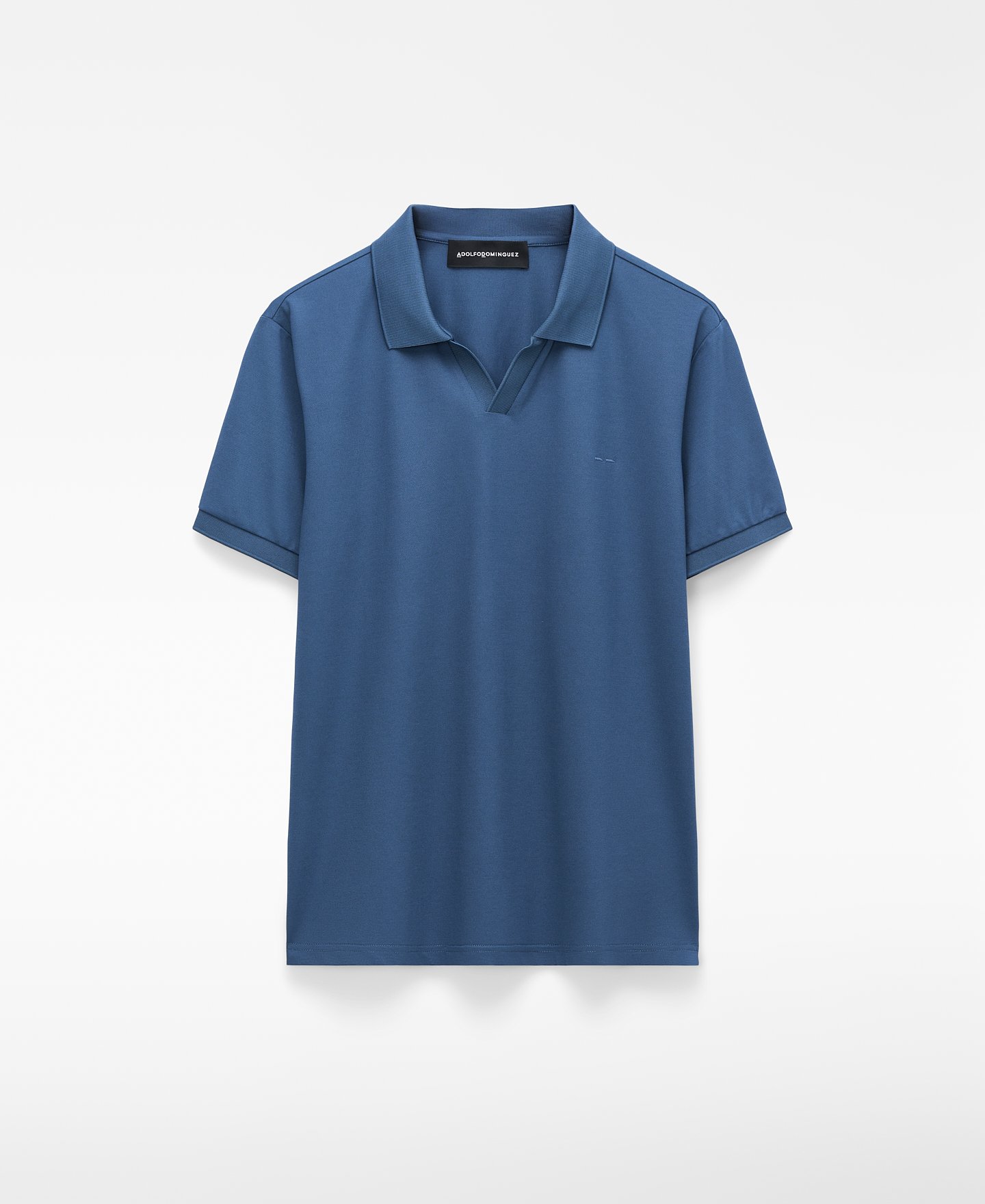 Polo regular fit cuello pico image number 0