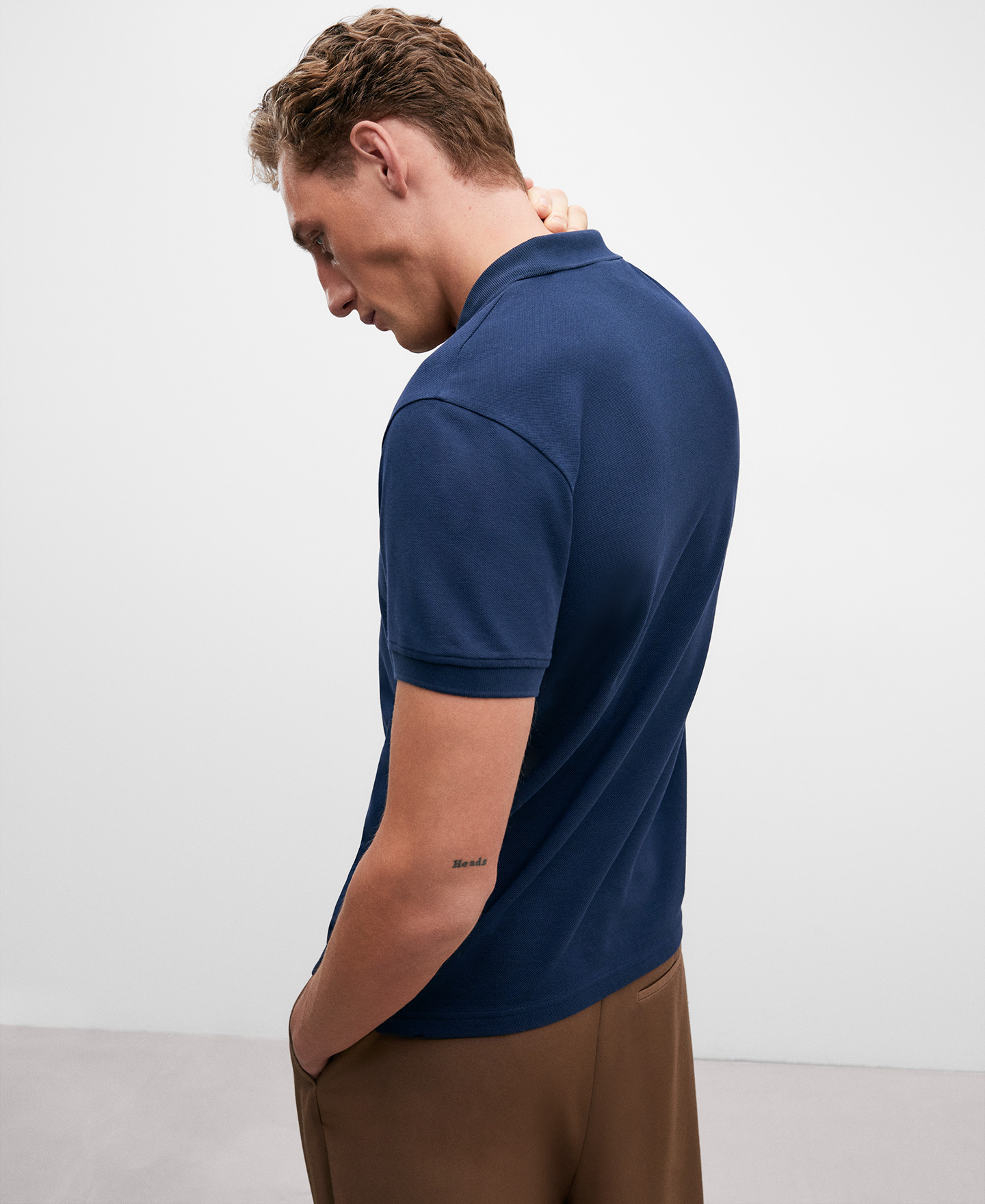 Polo piqué azul-marinho em algodão para homem image number 2