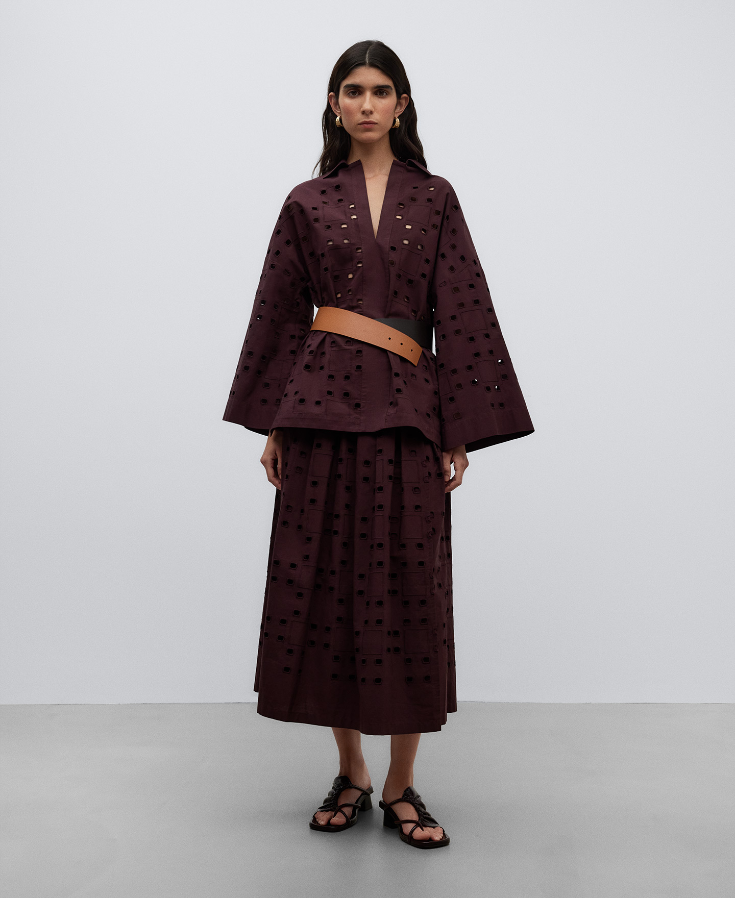 Brown pleated long skirt woman image number 1