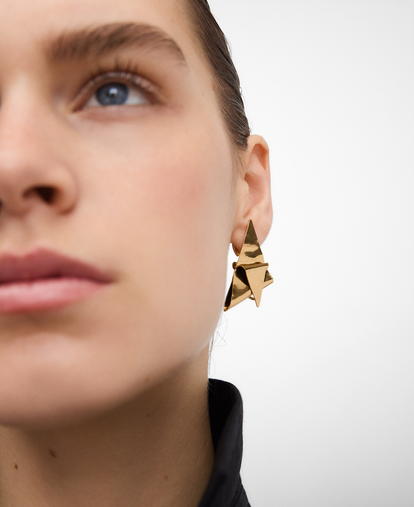 Pendientes triangulares pliegue mujer image number 4