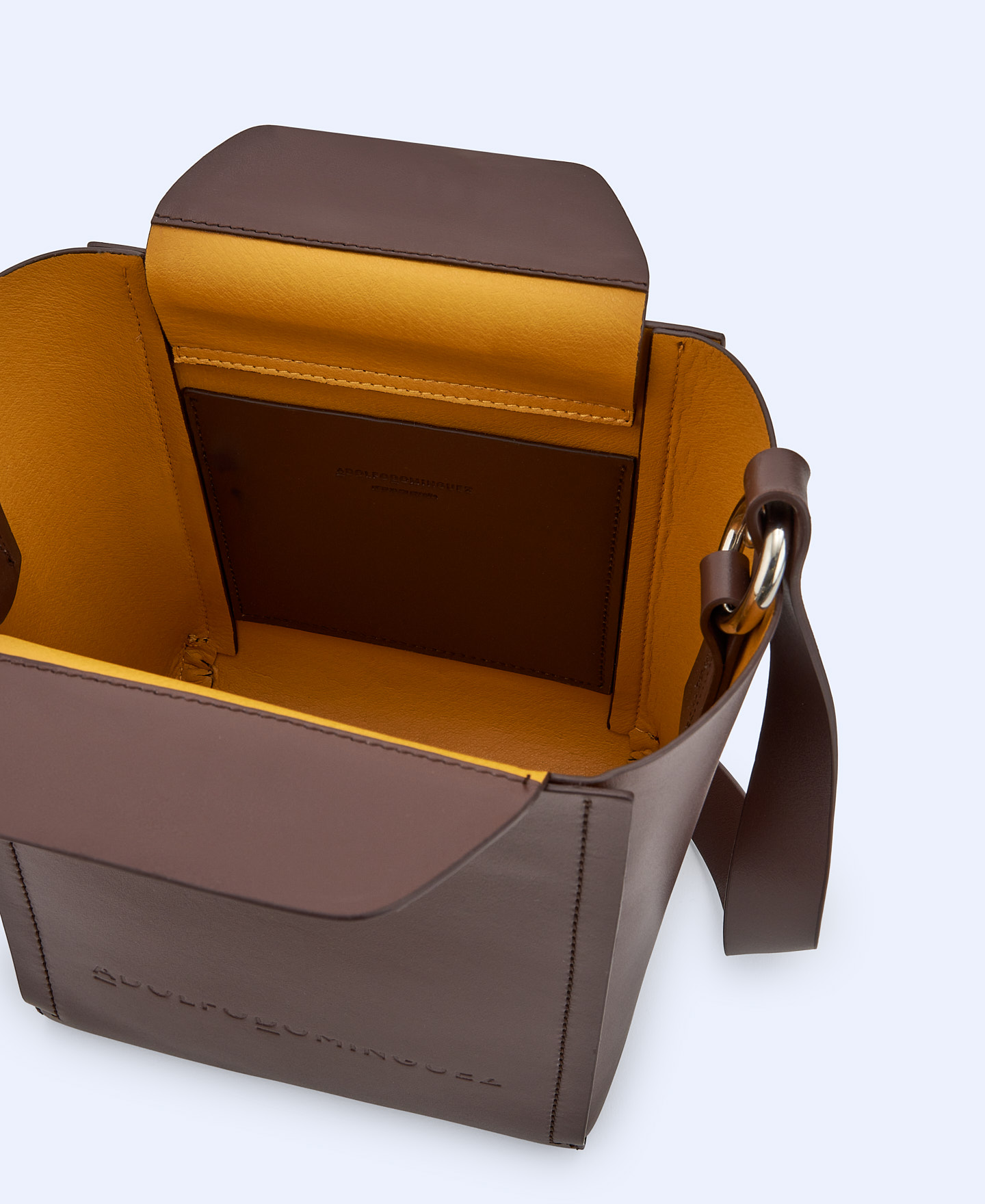 Bolso cubo Made in Spain en piel image number 2