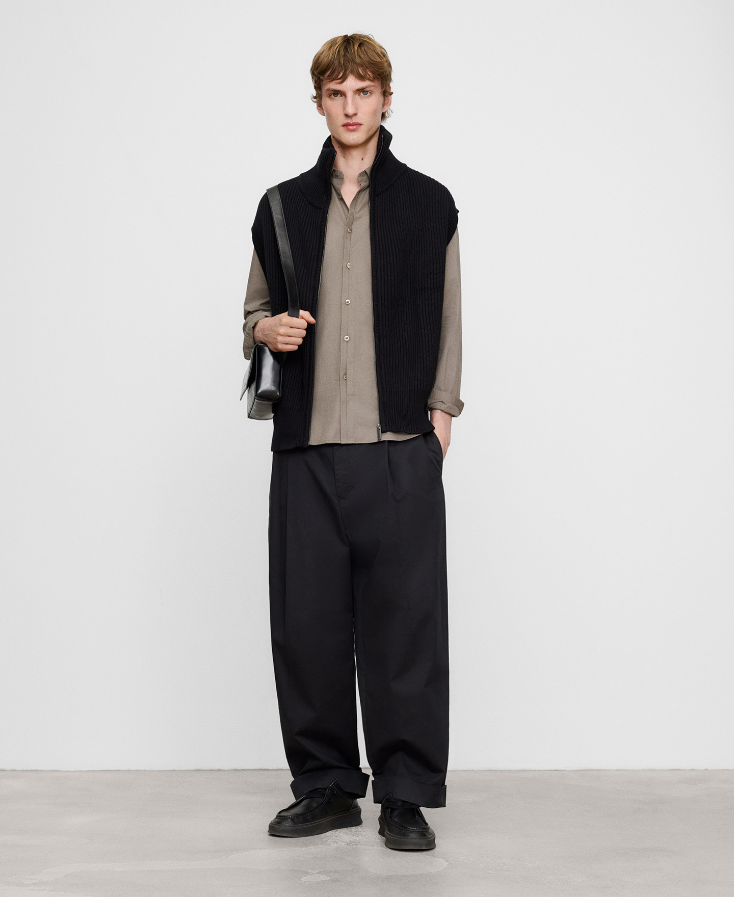 Ribbed zip-up vest image number 1
