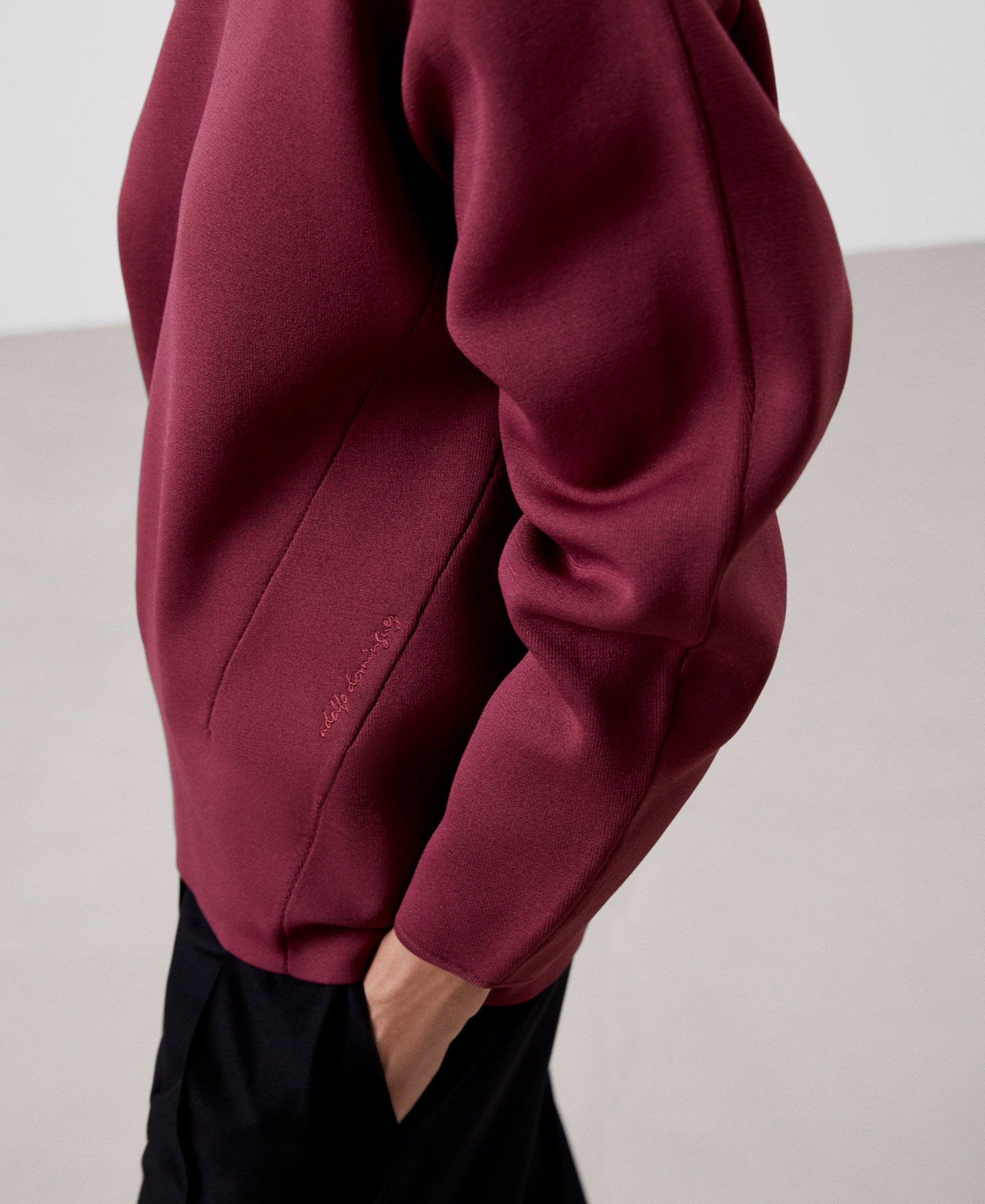 Jersey cuello pico en viscosa y nailon image number 3