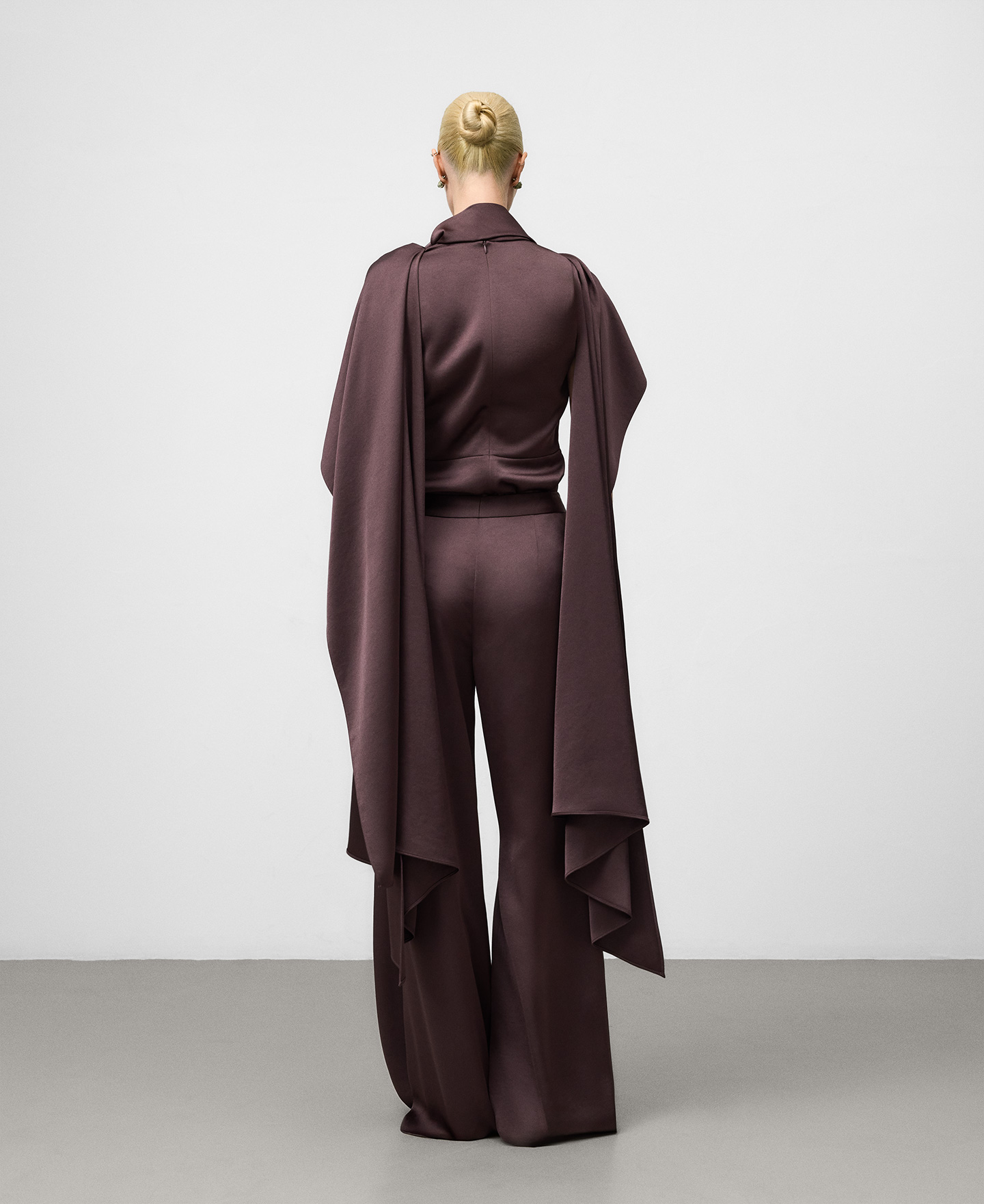 Pantalón satinado pierna ancha mujer image number 2