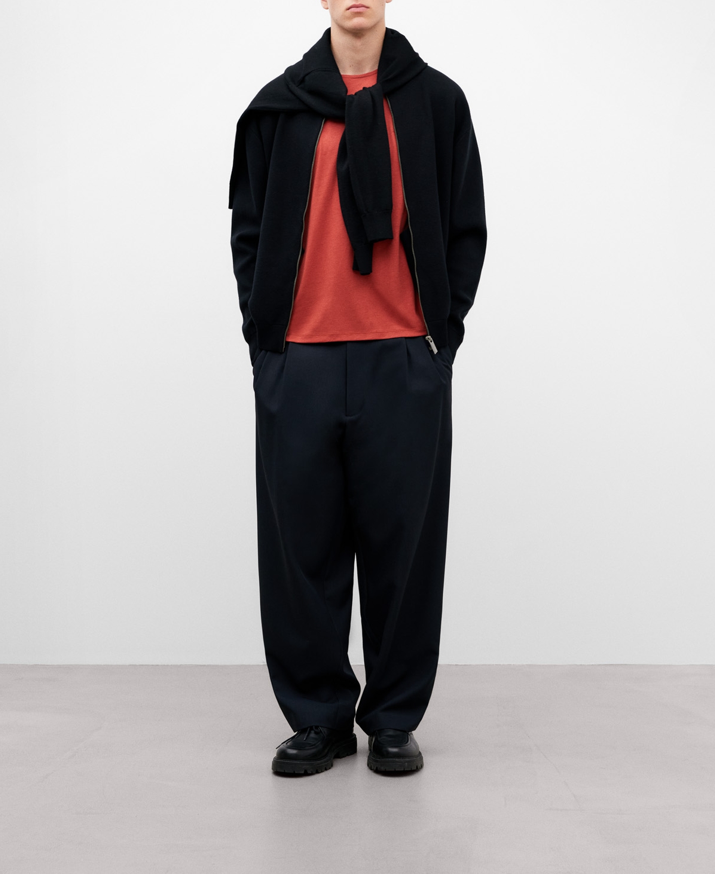 Men's red crew neckline T-shirt image number 1