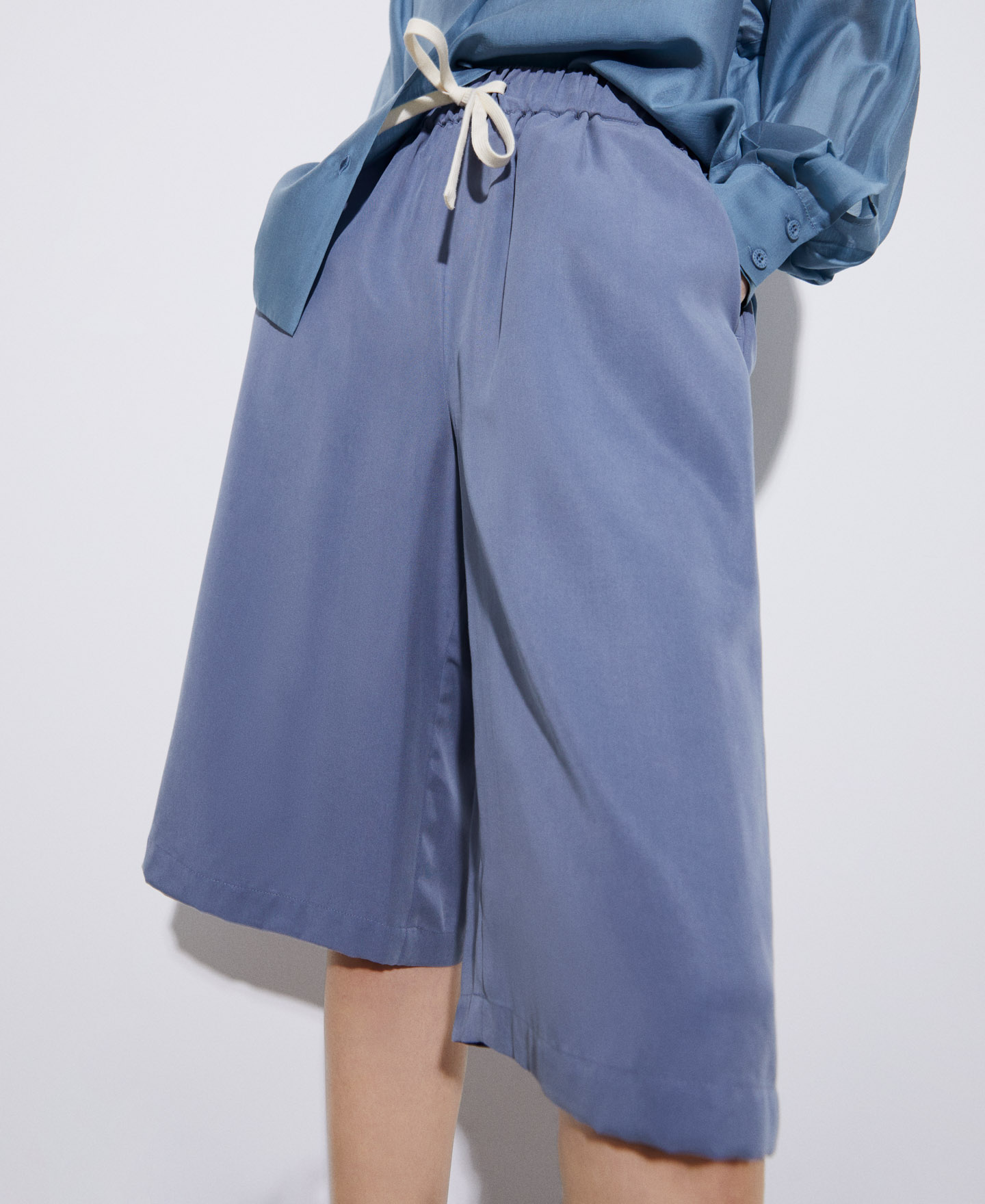 TENCEL™ lyocell Flowing Bermuda shorts image number 3