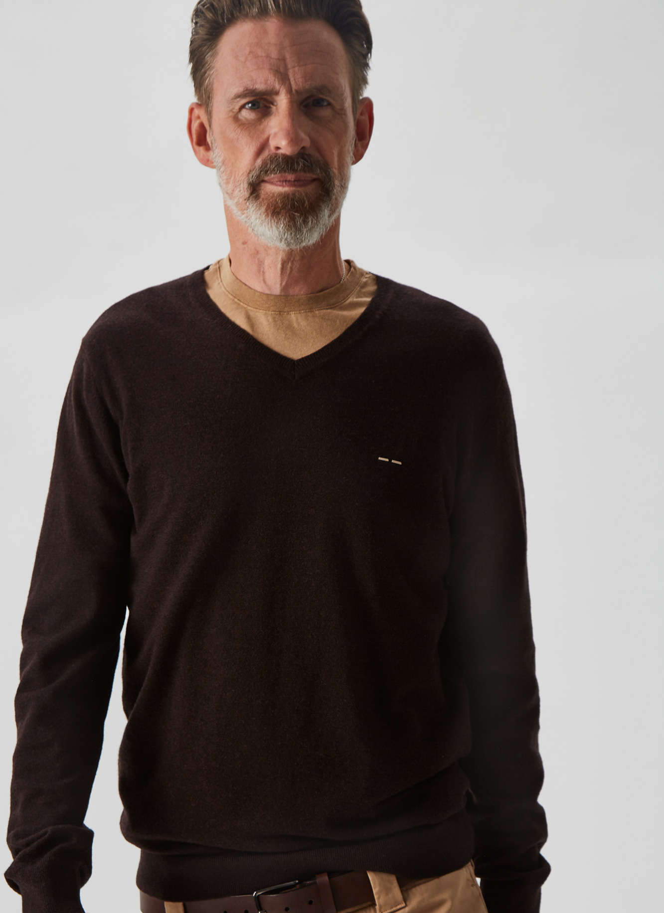 Jersey cuello pico en lana merino image number 0