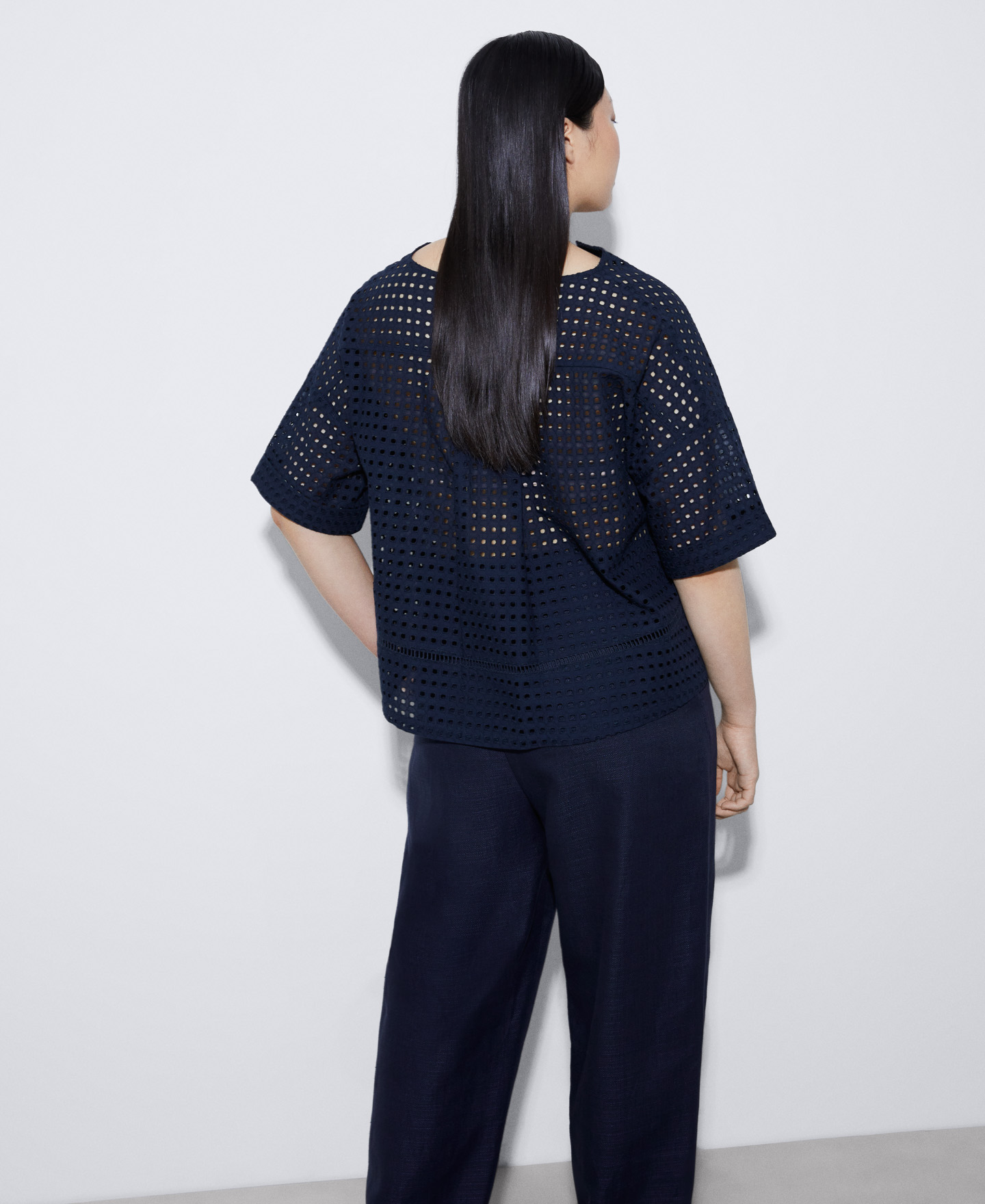 Blusa calada en algodón bordado image number 2
