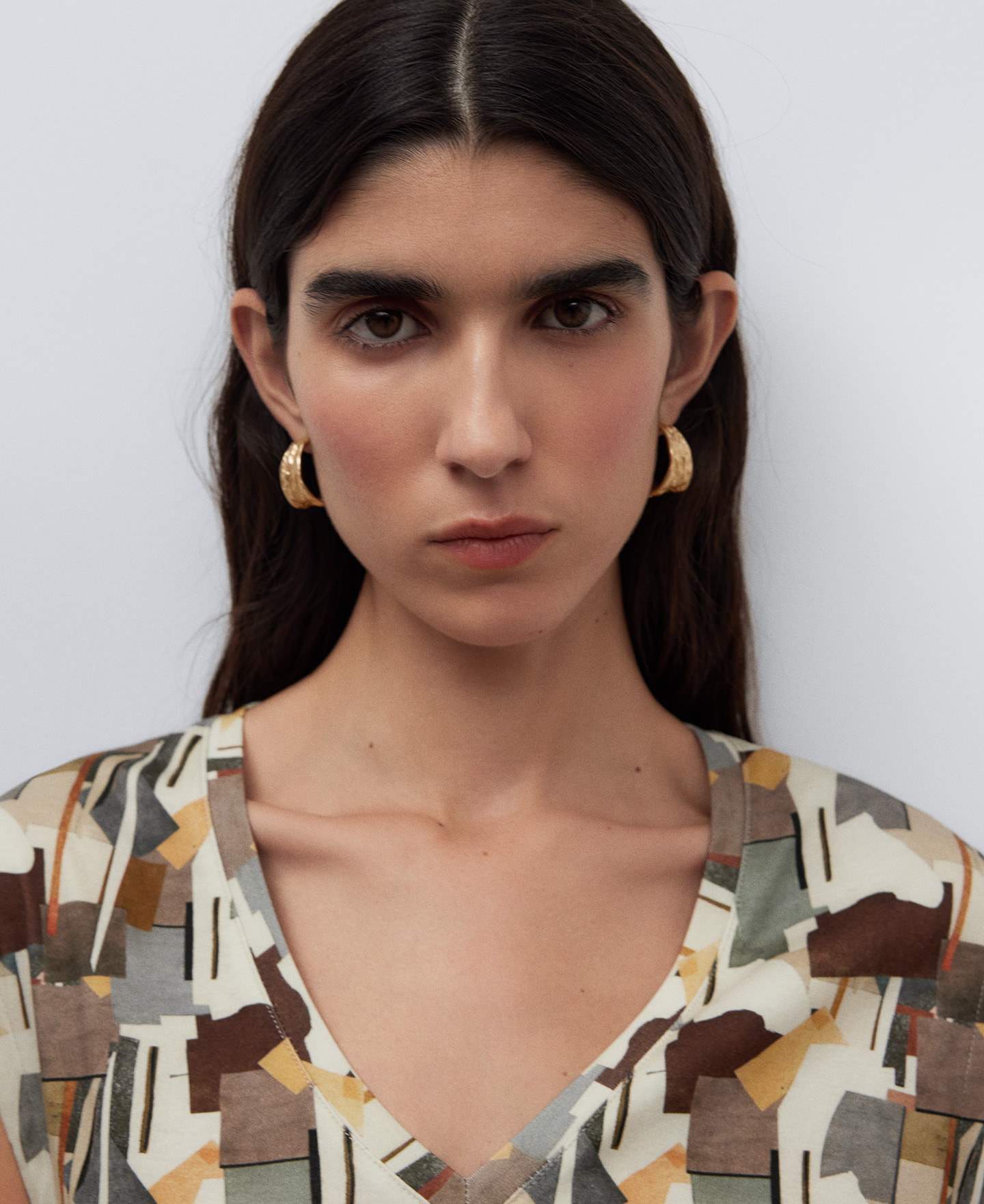 Camiseta estampada cuello pico mujer image number 3