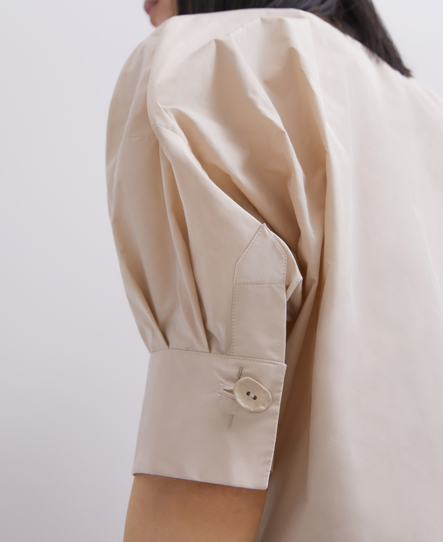 Fluid puffed sleeve shirt image number 2