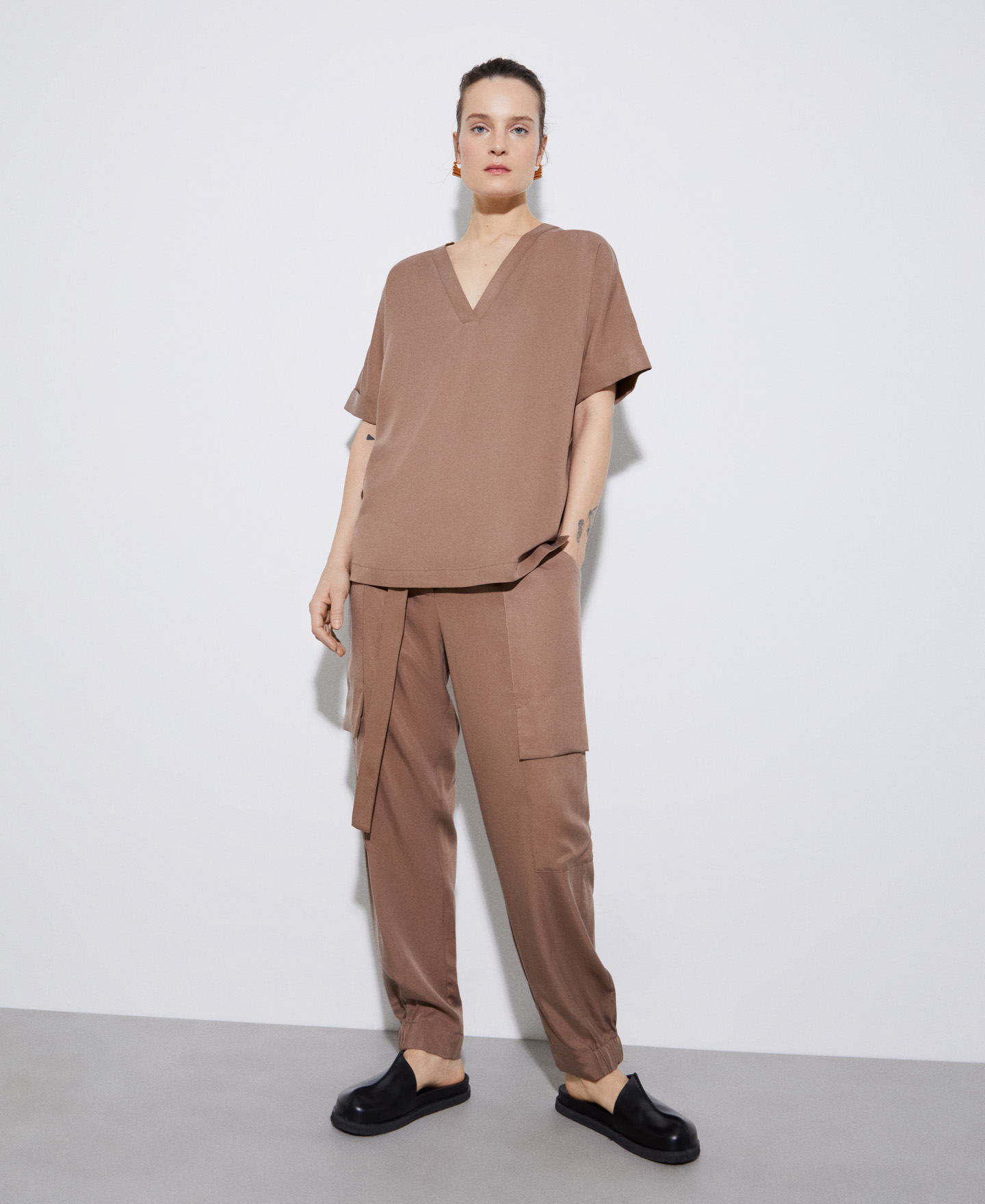 Lyocell cargo trousers image number 1
