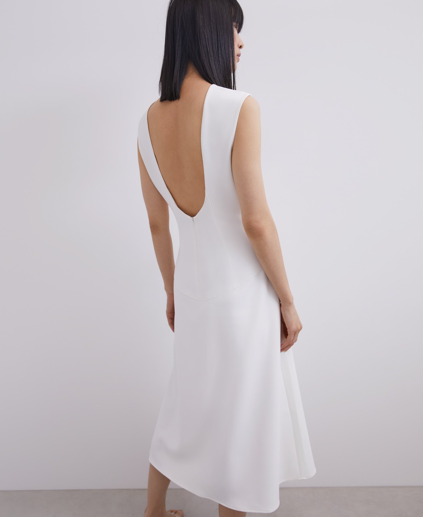 Vestido midi con espalda al aire image number 3