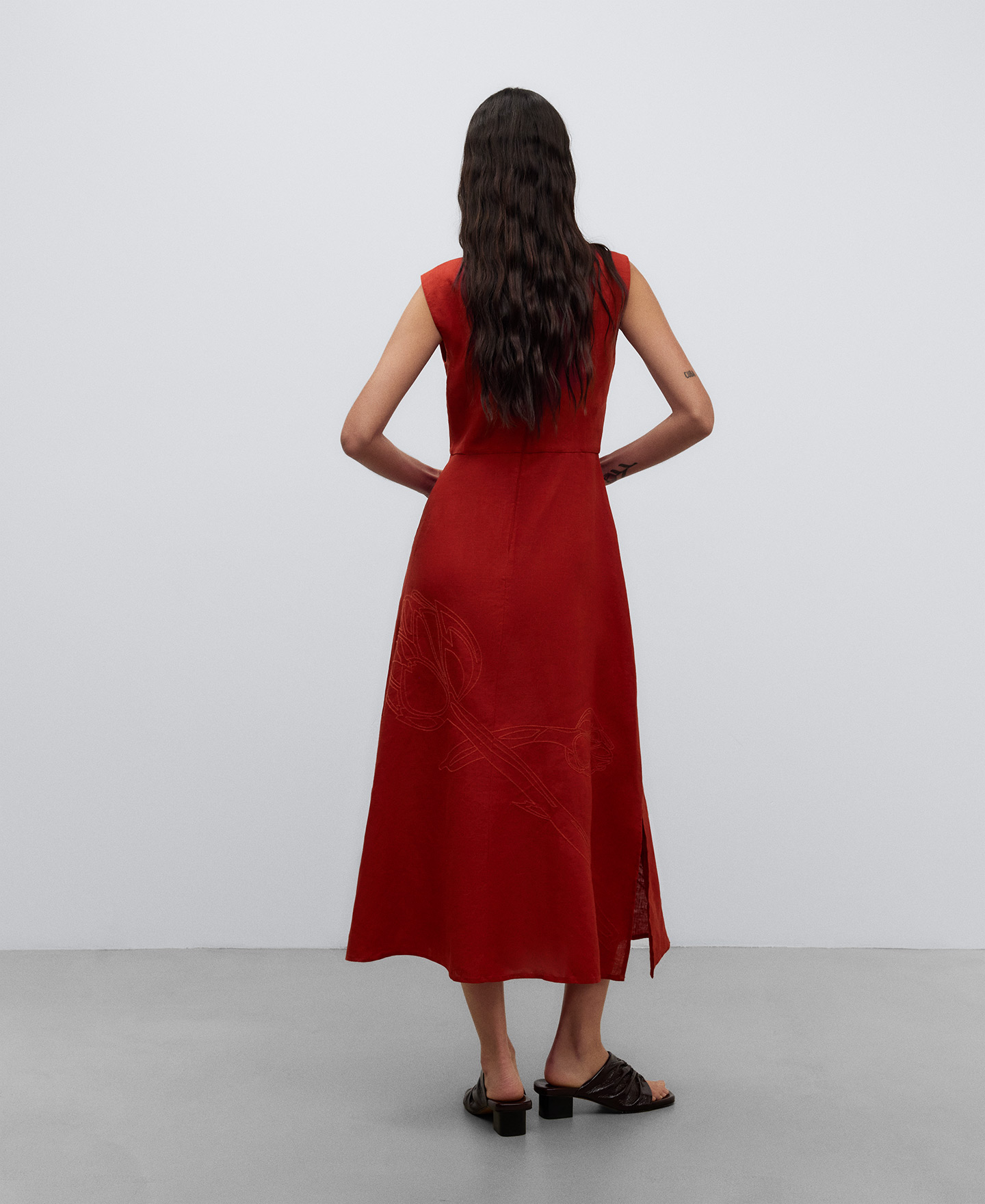 Vestido largo midi lino mujer image number 2