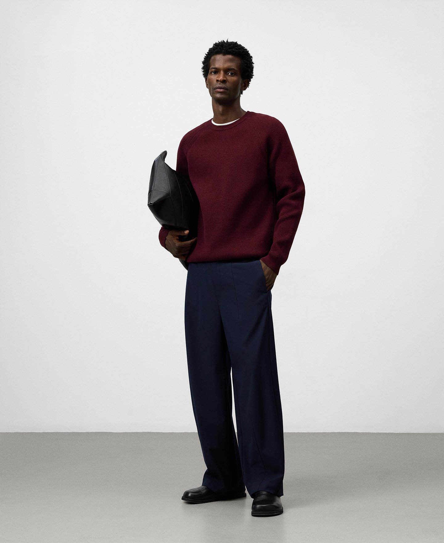 Camisola com gola redonda em malha para homem image number 1