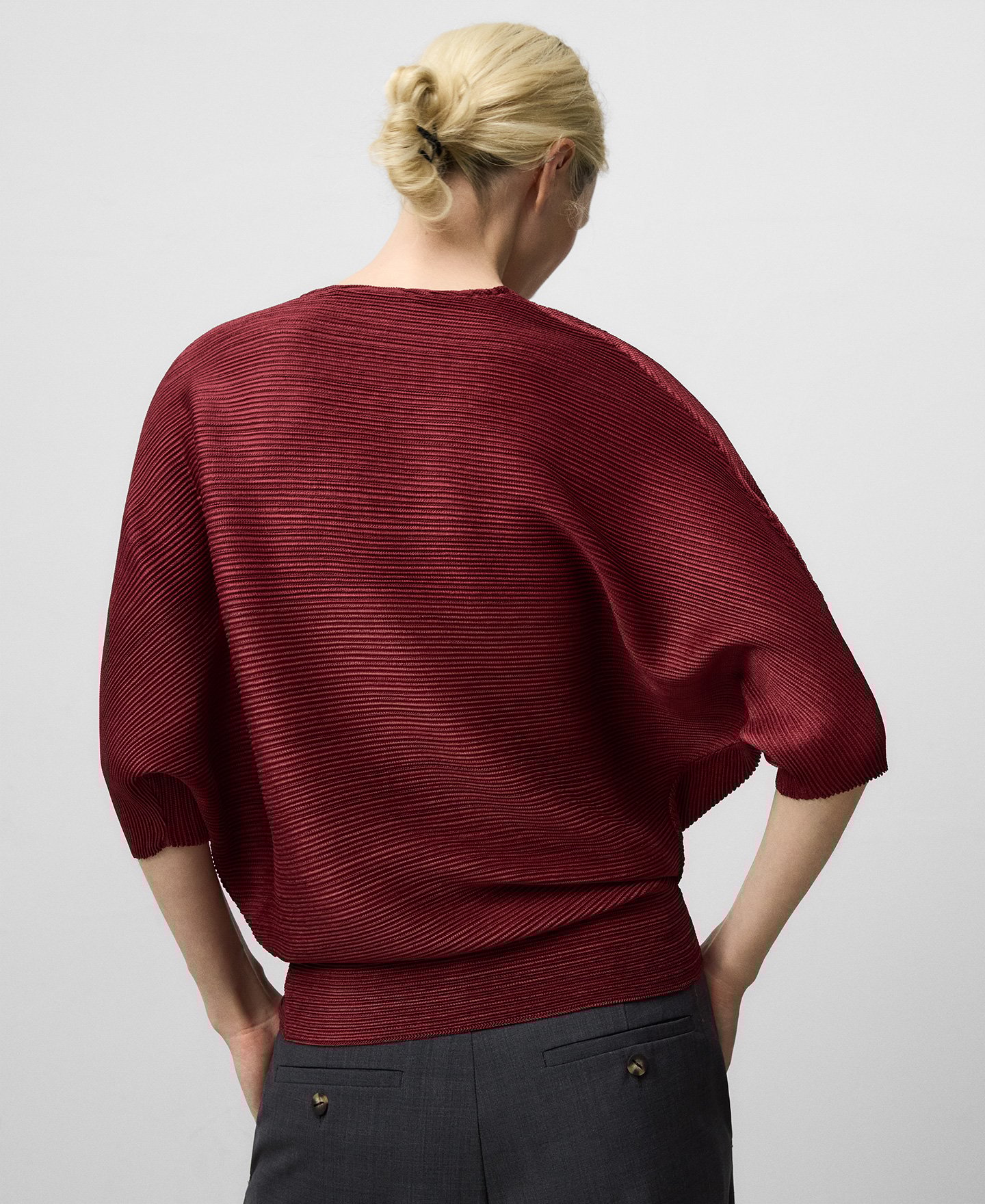 V-neck crinkle top woman image number 2