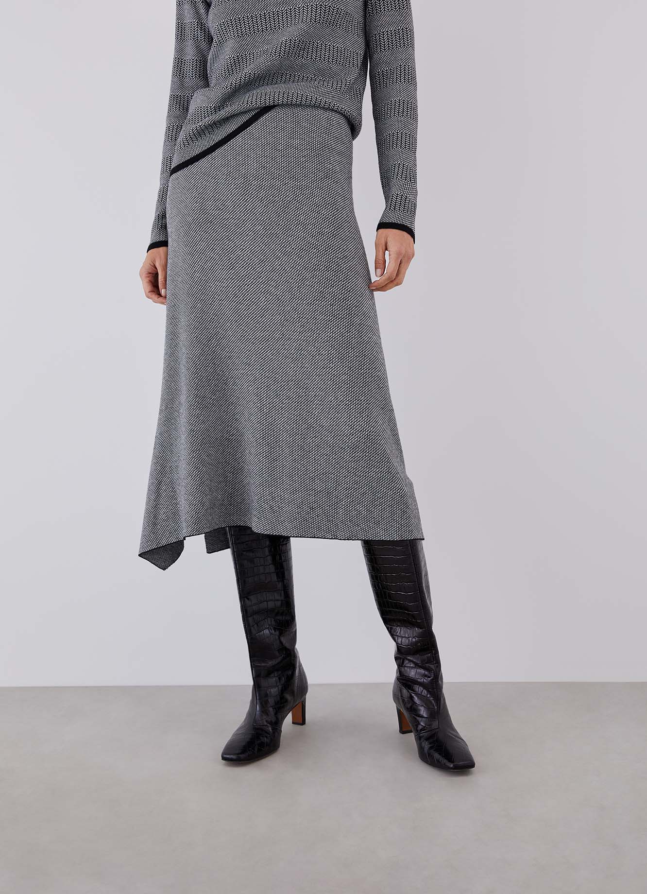 Bicolour knit skirt image number 0
