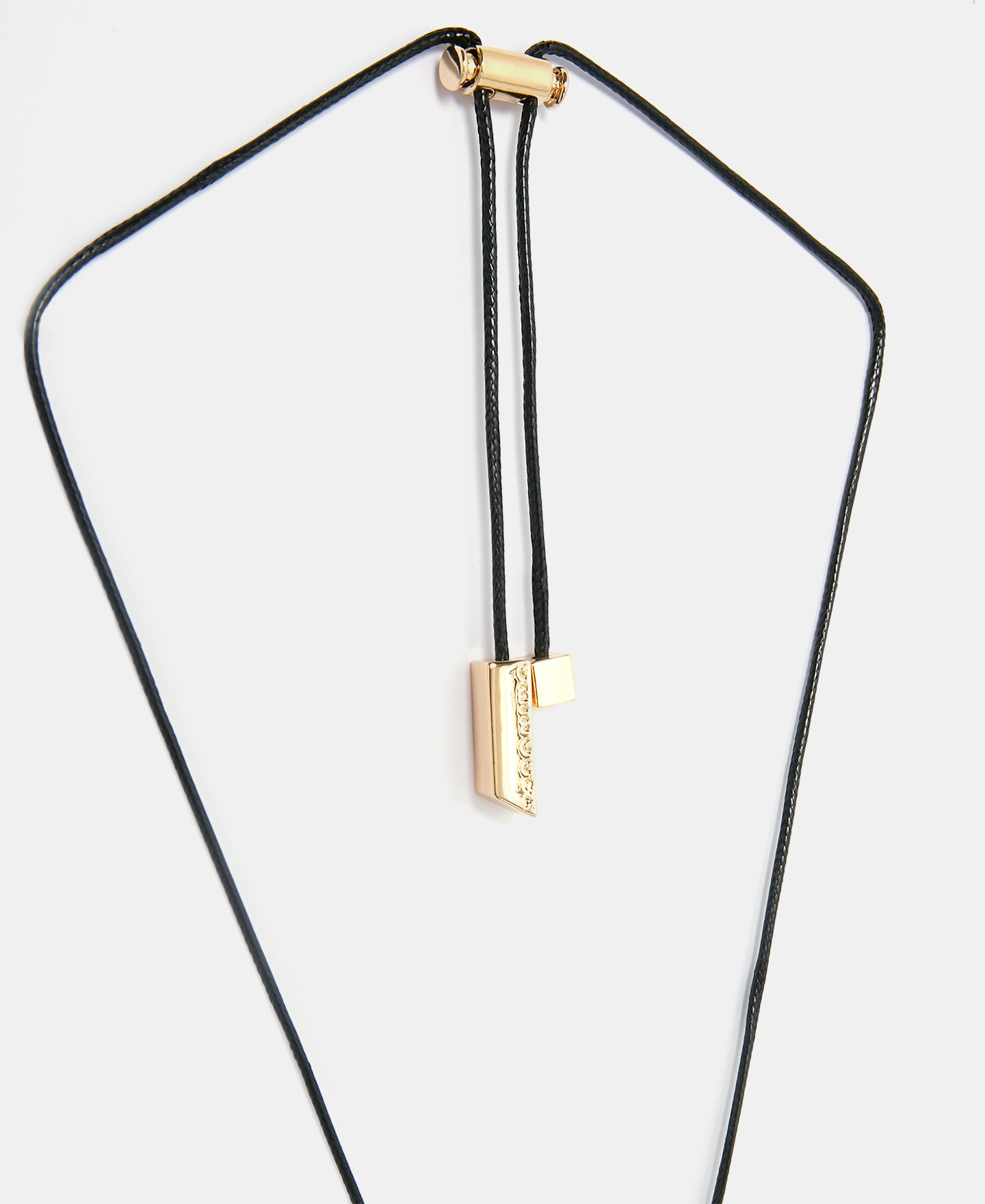 Resin and zinc labyrinth pendant image number 1