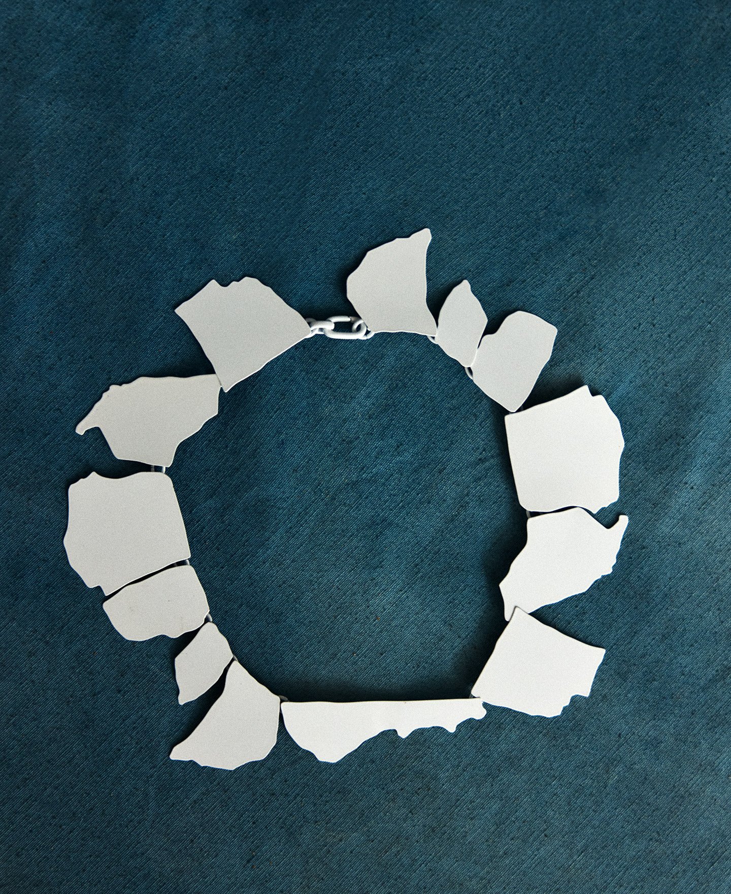 Lacquered metal plates necklace woman image number 1
