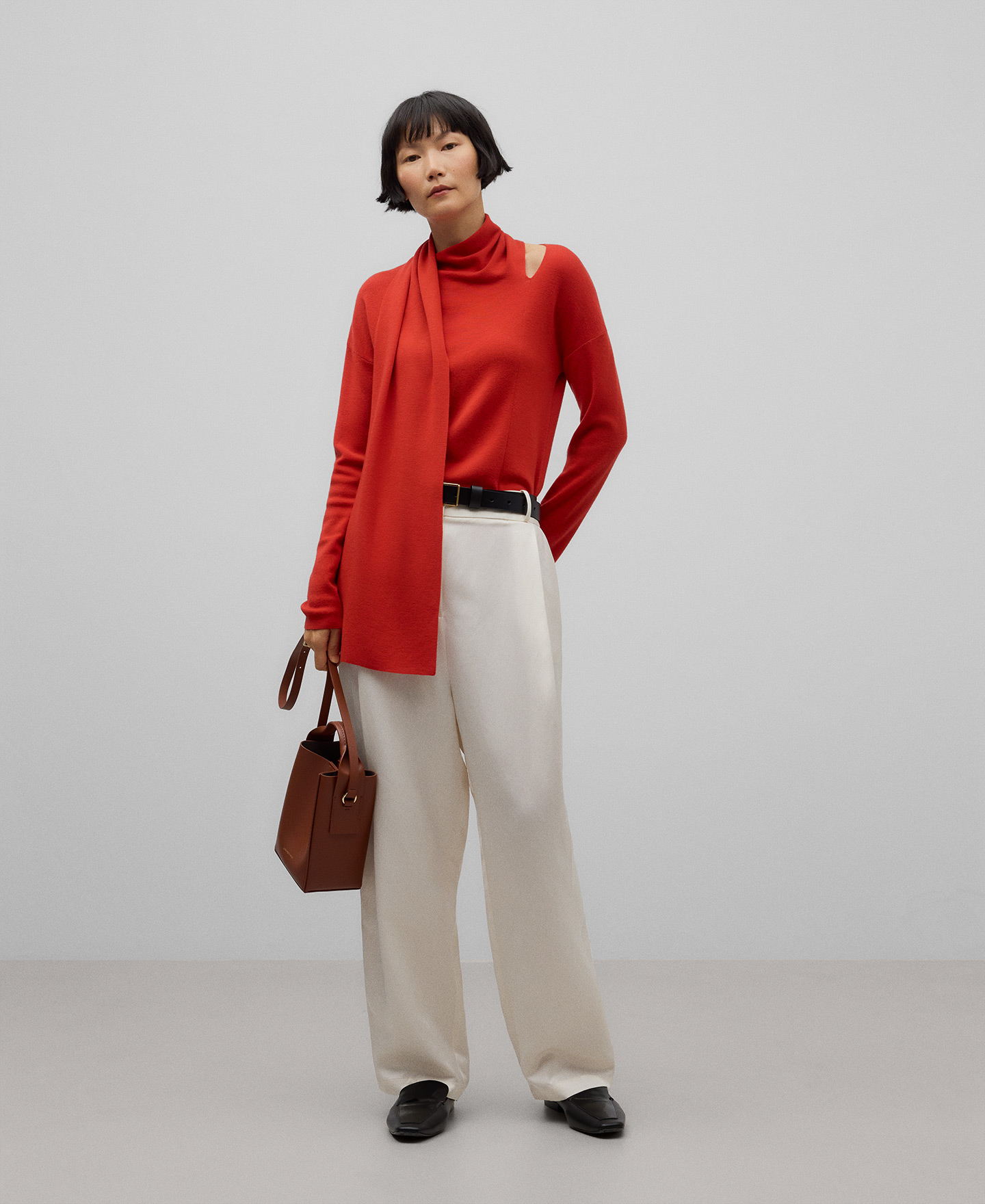 Merino wool sweater with scarf woman