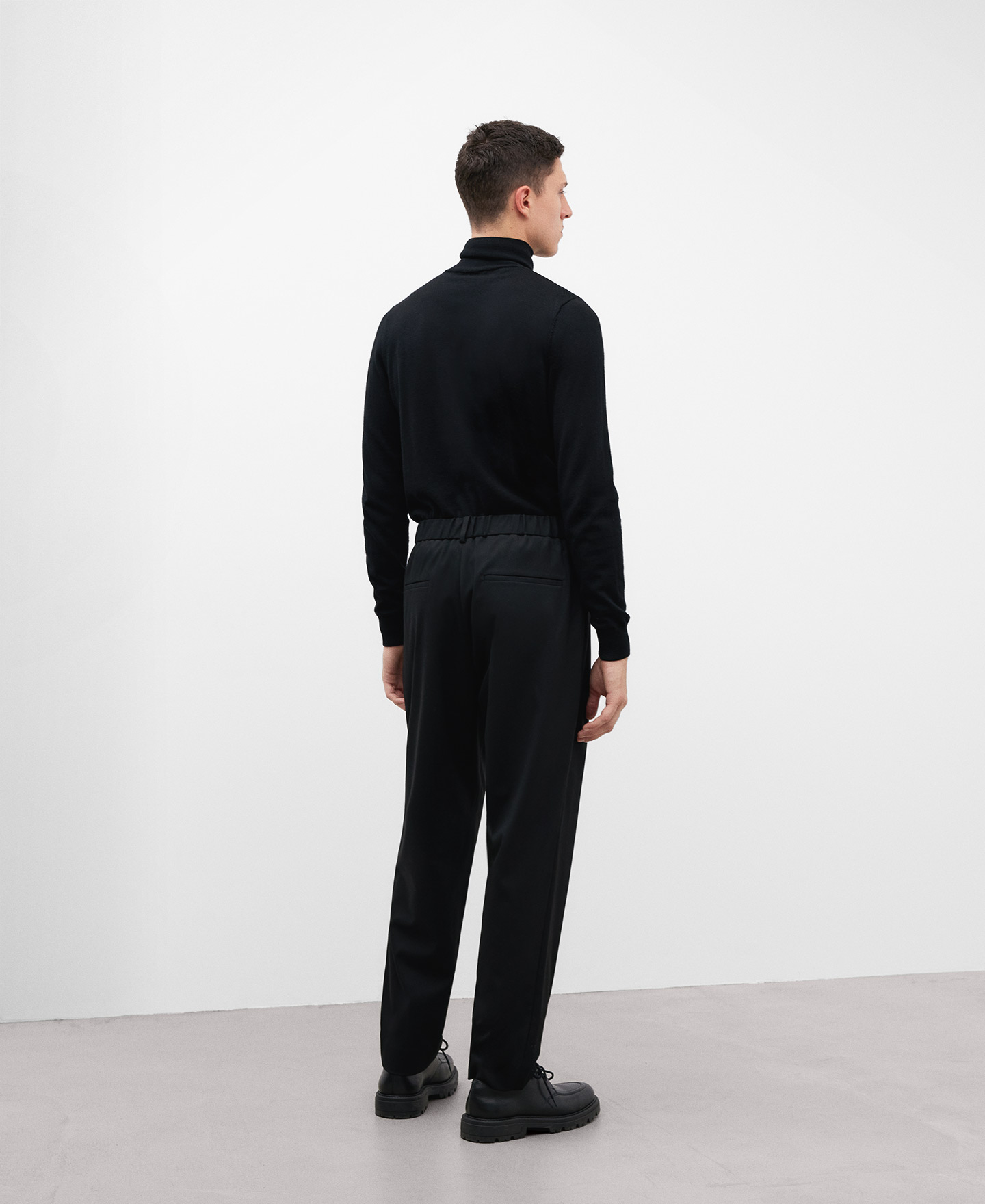Black trousers with darts image number 2