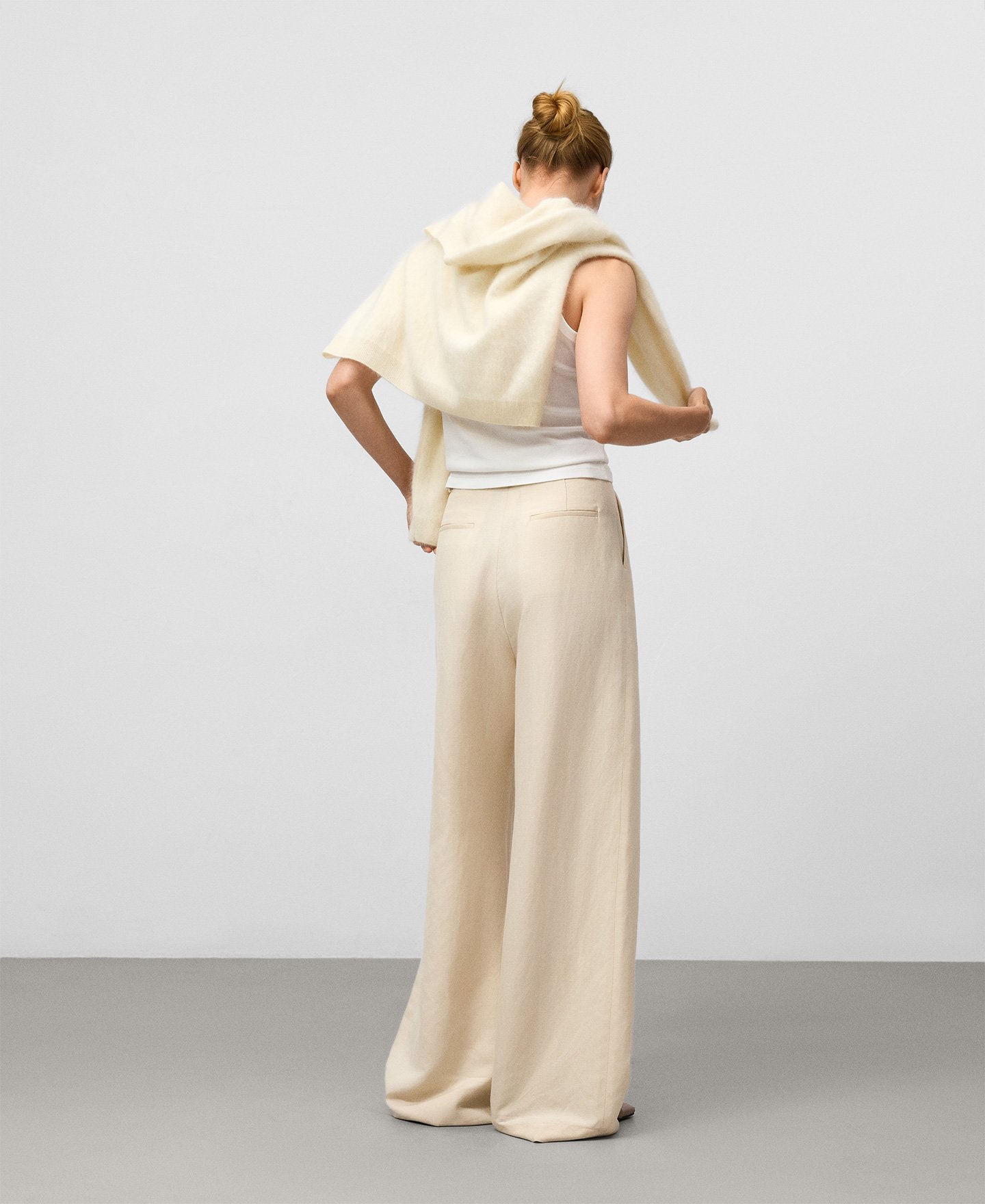 European linen blend trousers woman image number 2