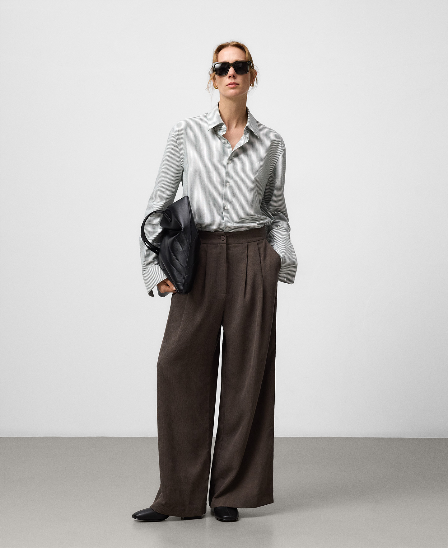Corduroy wide-leg trousers woman image number 1