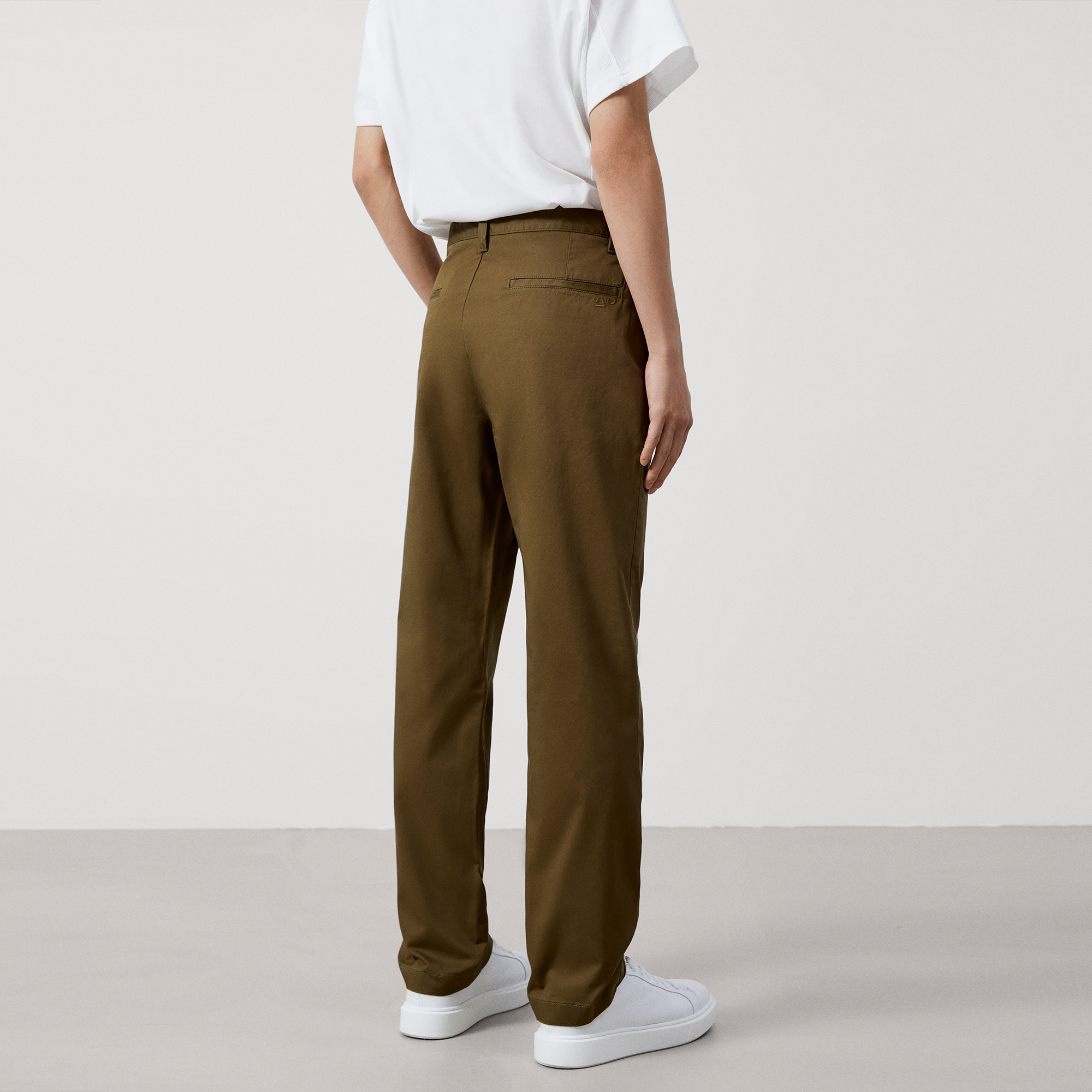 Pantalón chino en algodón elástico image number 2