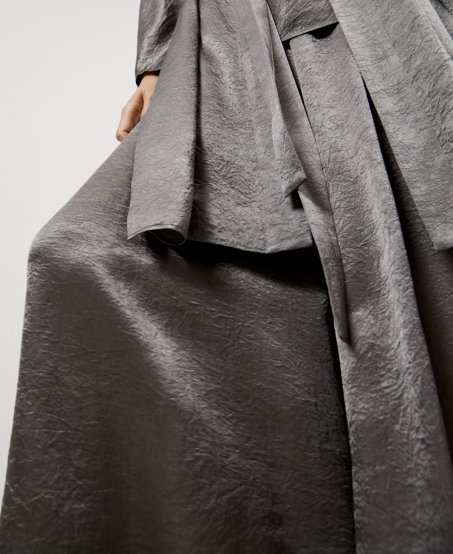 Fluid jacket with side slits image number 3