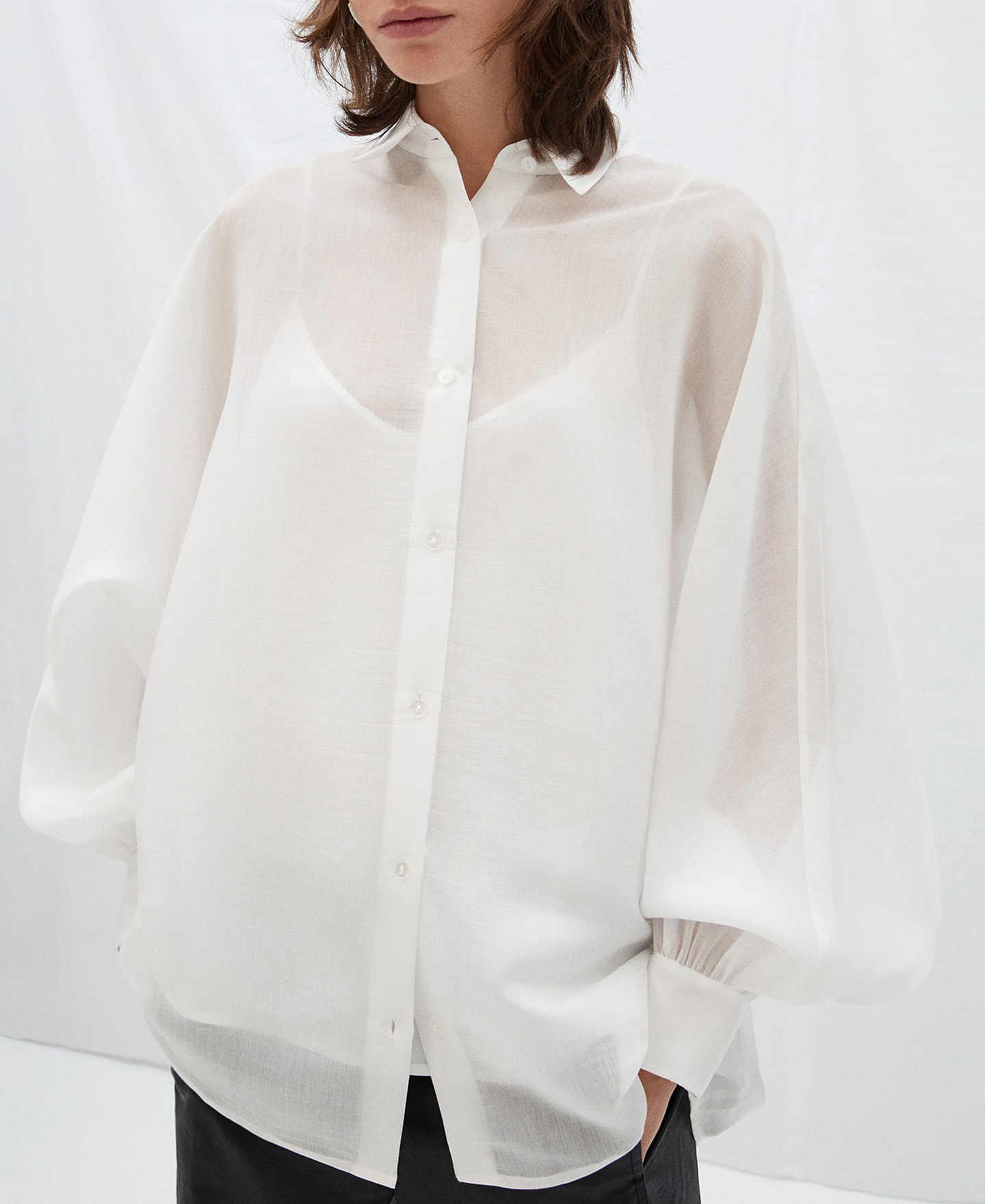 Wide shirt with puffed sleeves image number 0