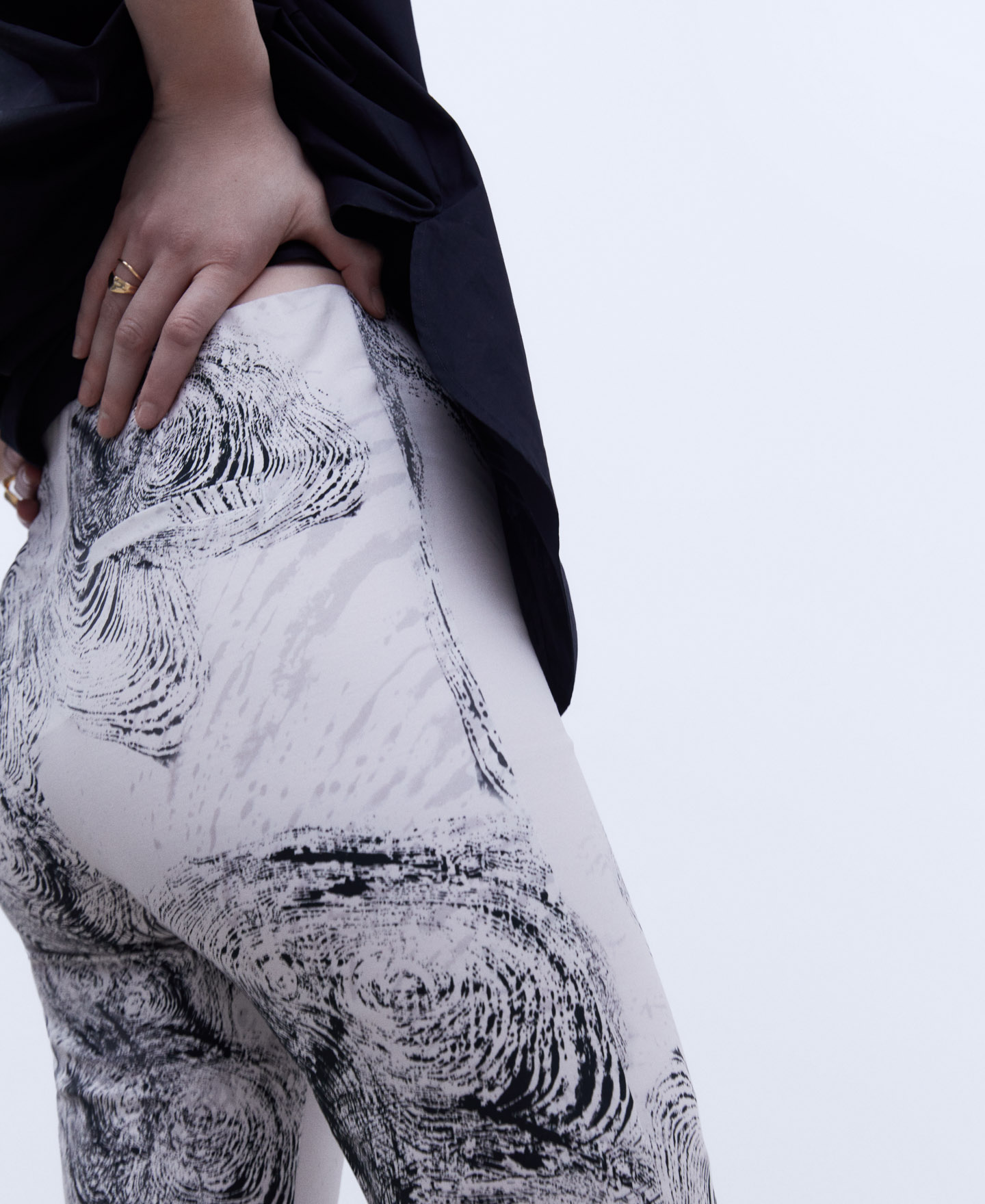 Printed ankle length trousers image number 3