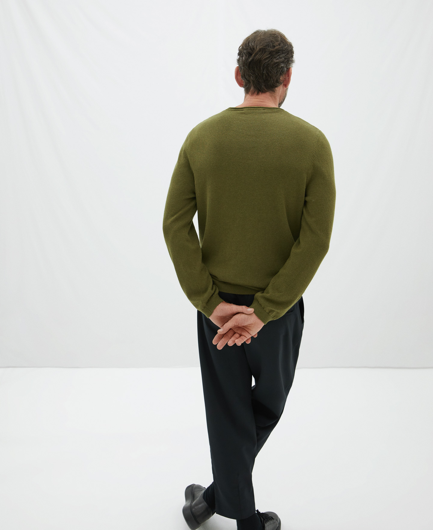 Basic box collar sweater image number 2