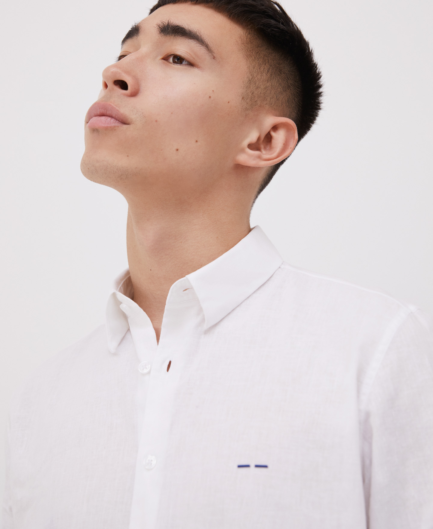 Camisa blanca en algodón y lino image number 2