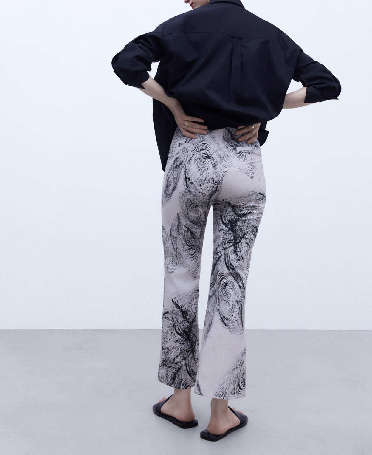 Printed ankle length trousers image number 2