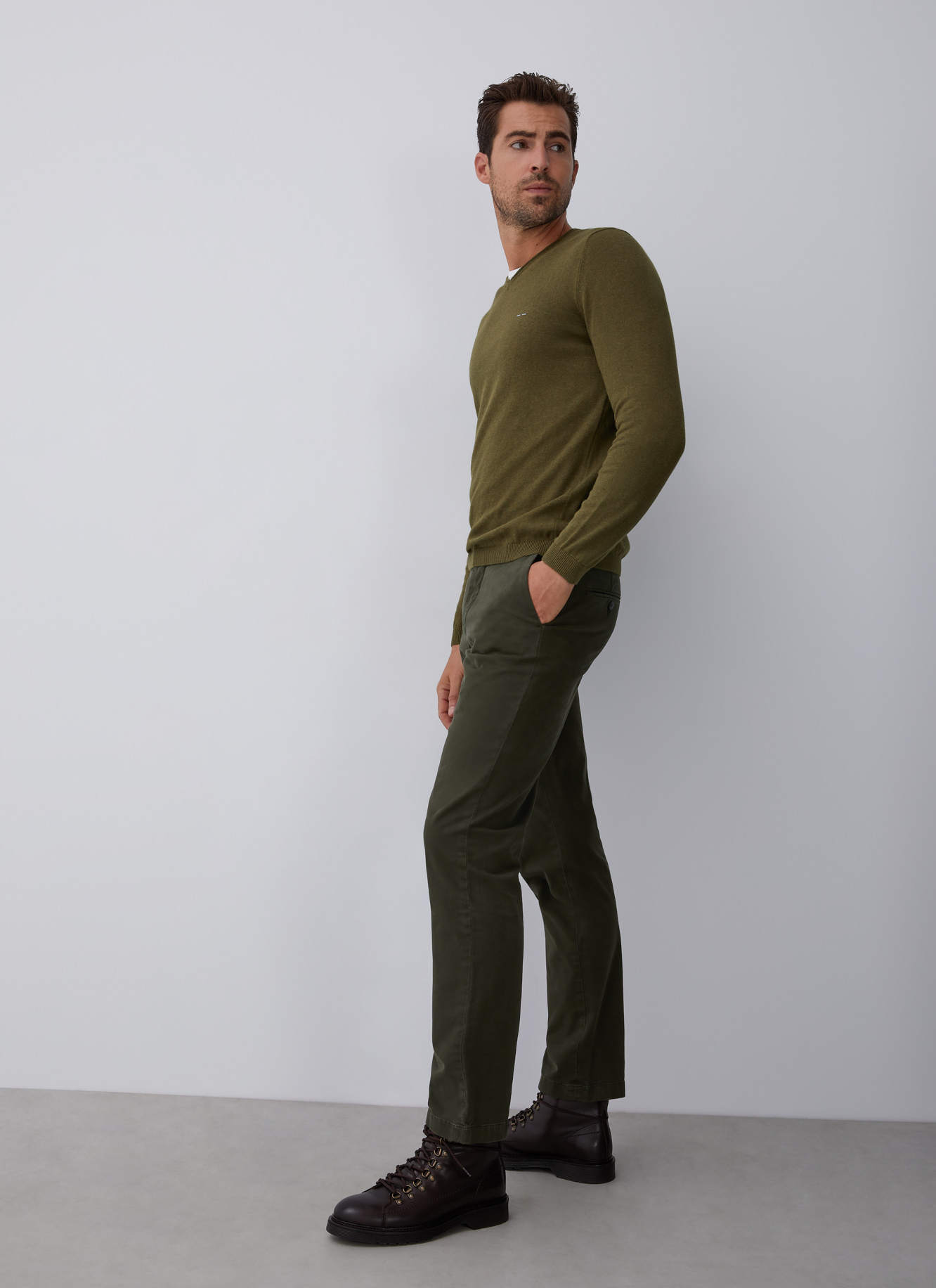 Jersey con cuello pico de rulo image number 4