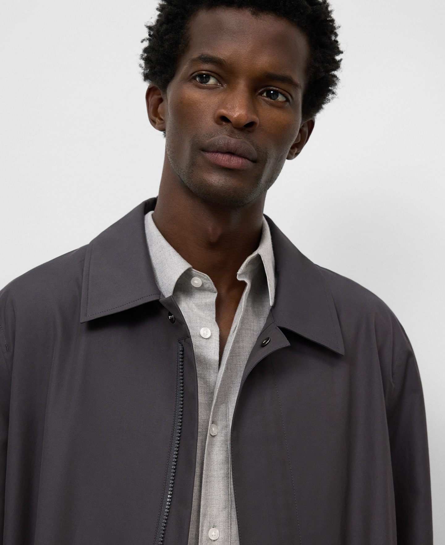 Gabardina com gola de aba para homem image number 3