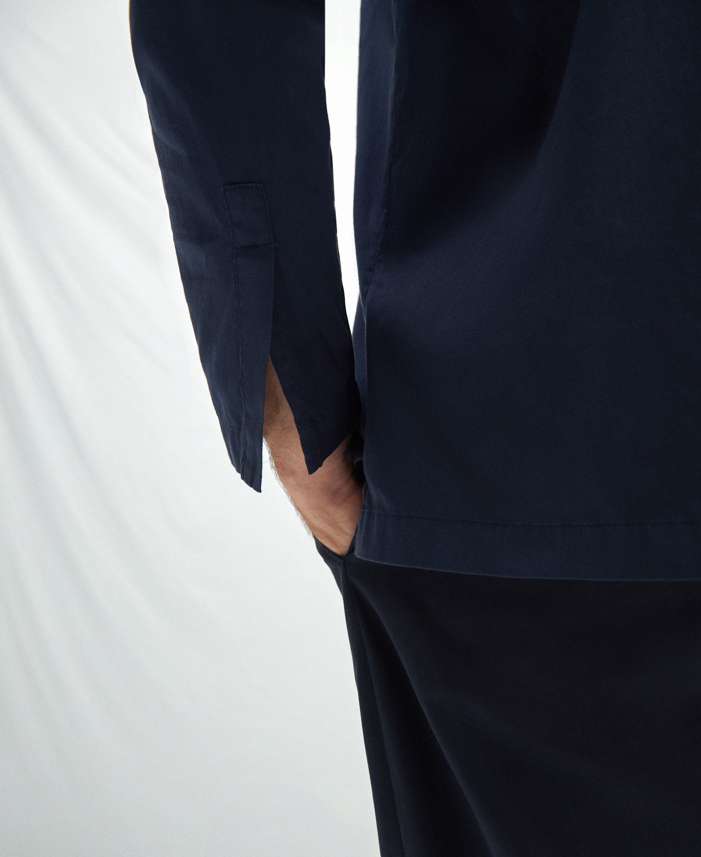 V-neck cotton shirt image number 4