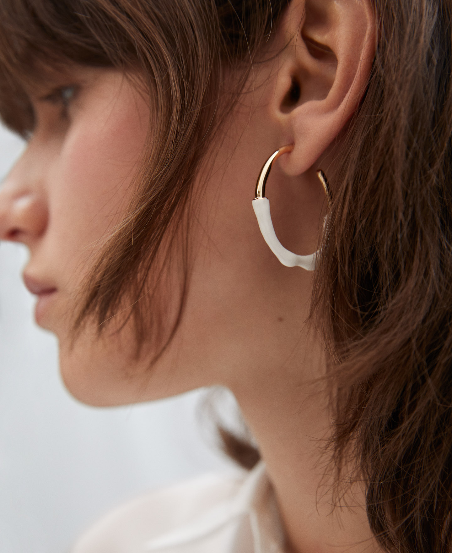 Resin and zinc circular earrings image number 4