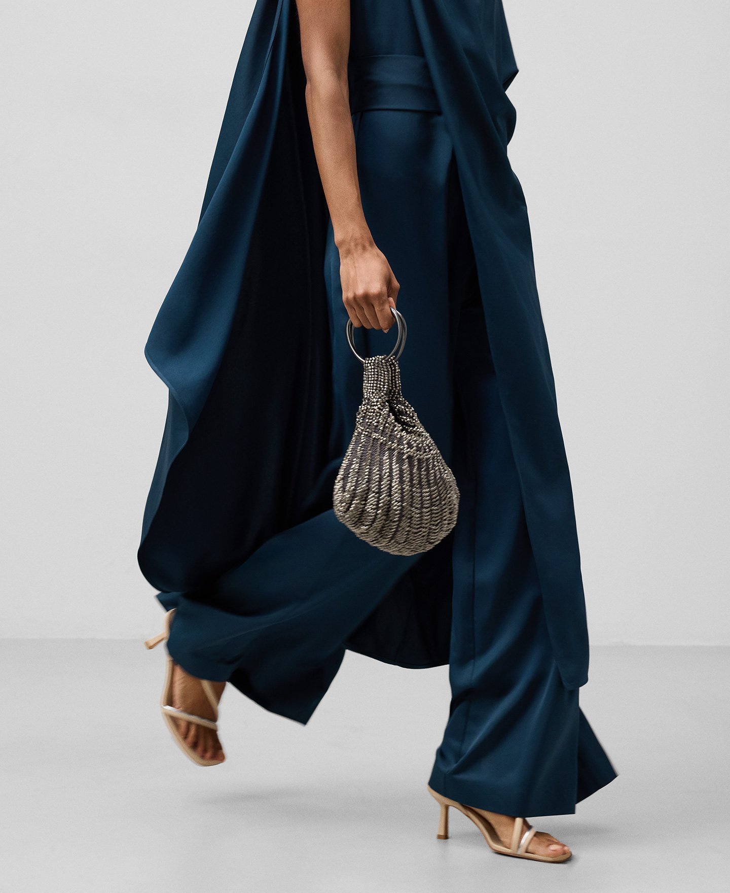 Langer Overall mit asymmetrischem Cape Damen image number 4