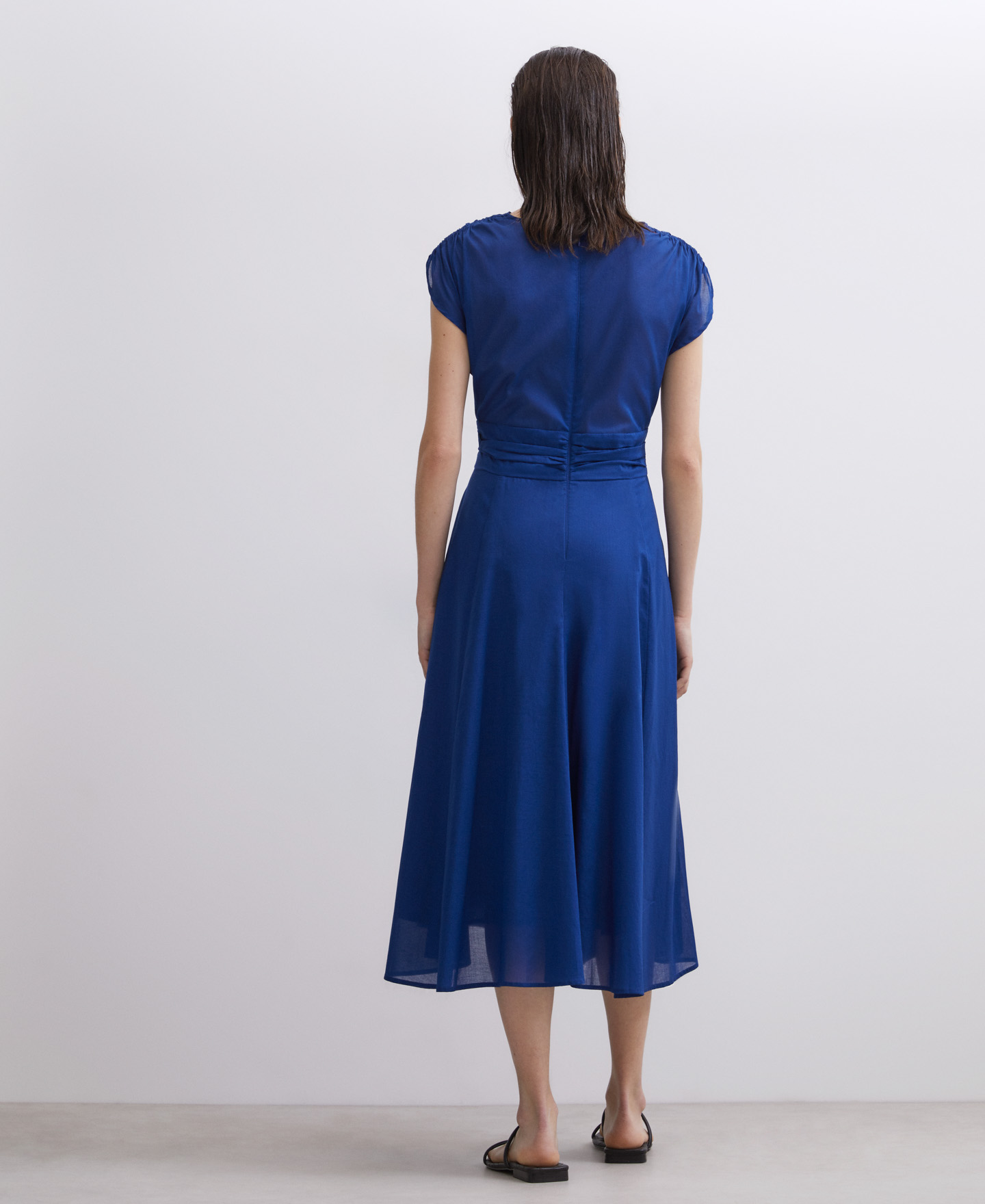 Blue ruffled dress in cotton image number 3