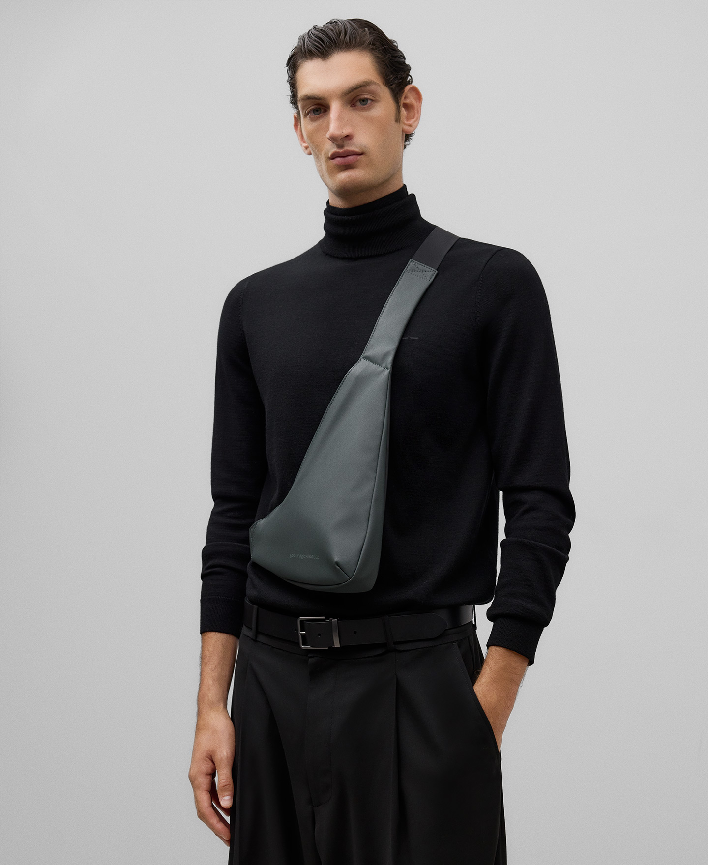 Recycled polyester crossbody man image number 4