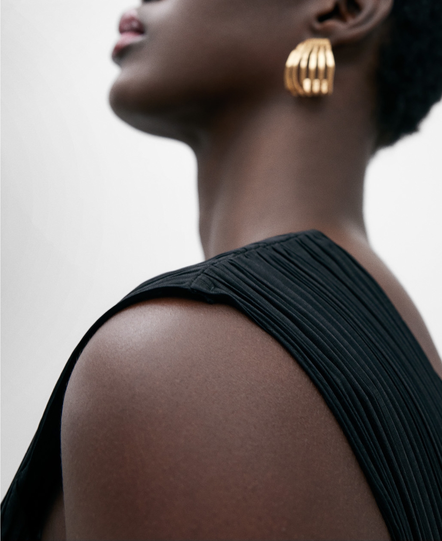 Mono pespuntes en crinkle negro mujer image number 3