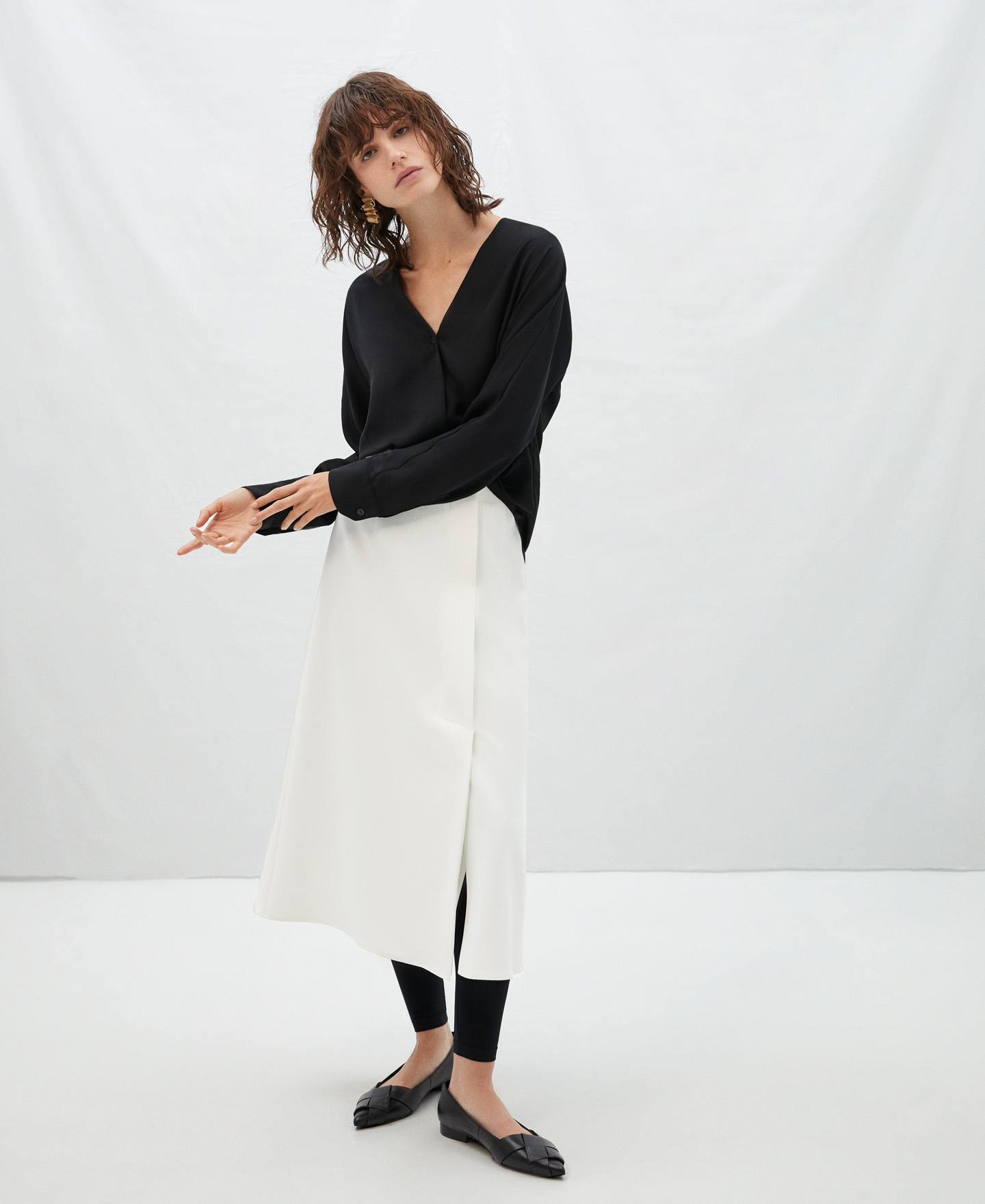 V-neck blouse with japanese sleeves image number 1